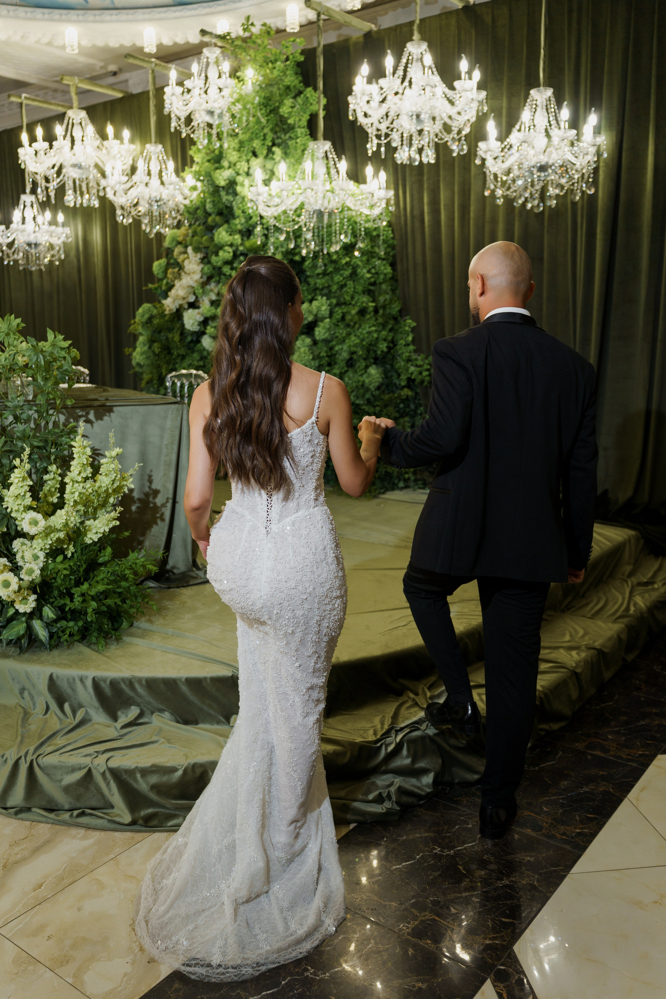 Сватовство в Краснодаре от лучших свадебных фотографов и операторов ТВИНС СТУДИО. ТВИНС СТУДИО — лучшие свадебные фотографы и видеографы в Краснодаре