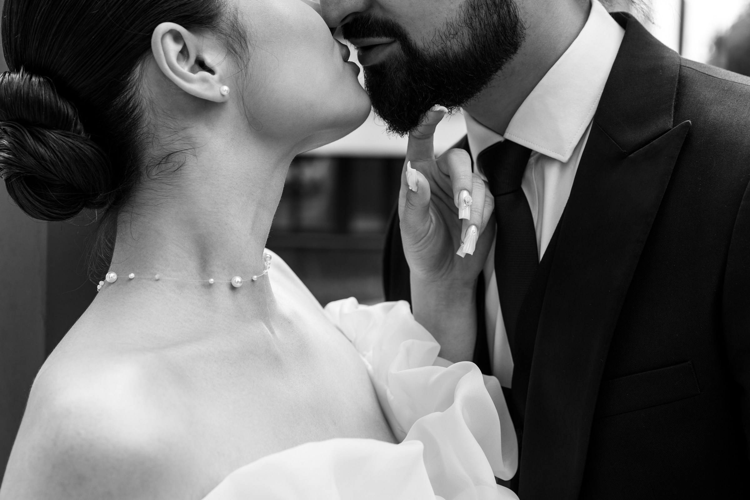 Свадебная фотосессия у гостиницы «Украина» и роспись на причале. Свадебный фотограф в Москве Элина Ларченкова. Фото, которые цепляют