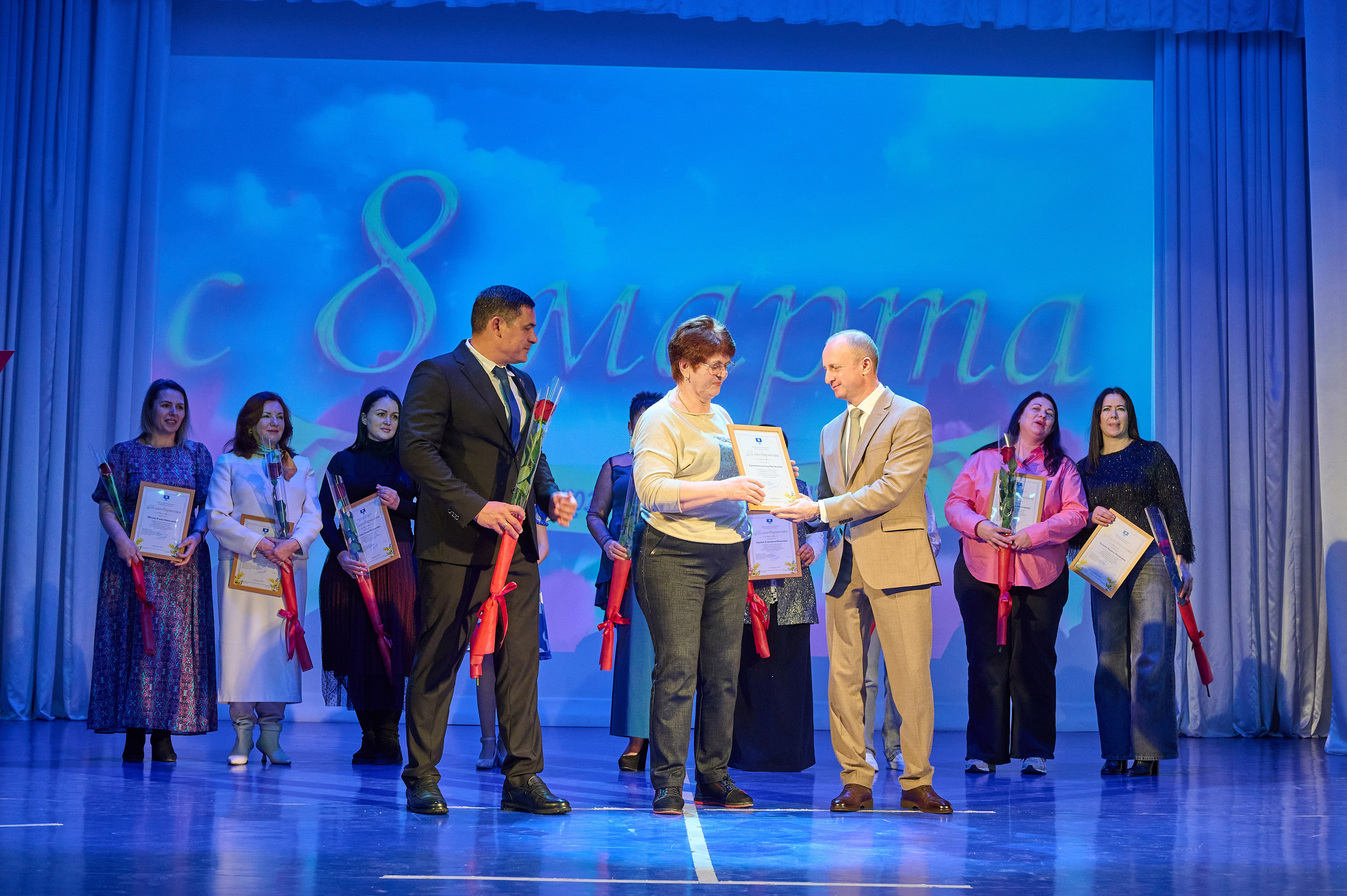 8 марта Марьина роща. Жизнь курорта Кабардинка в фотографиях