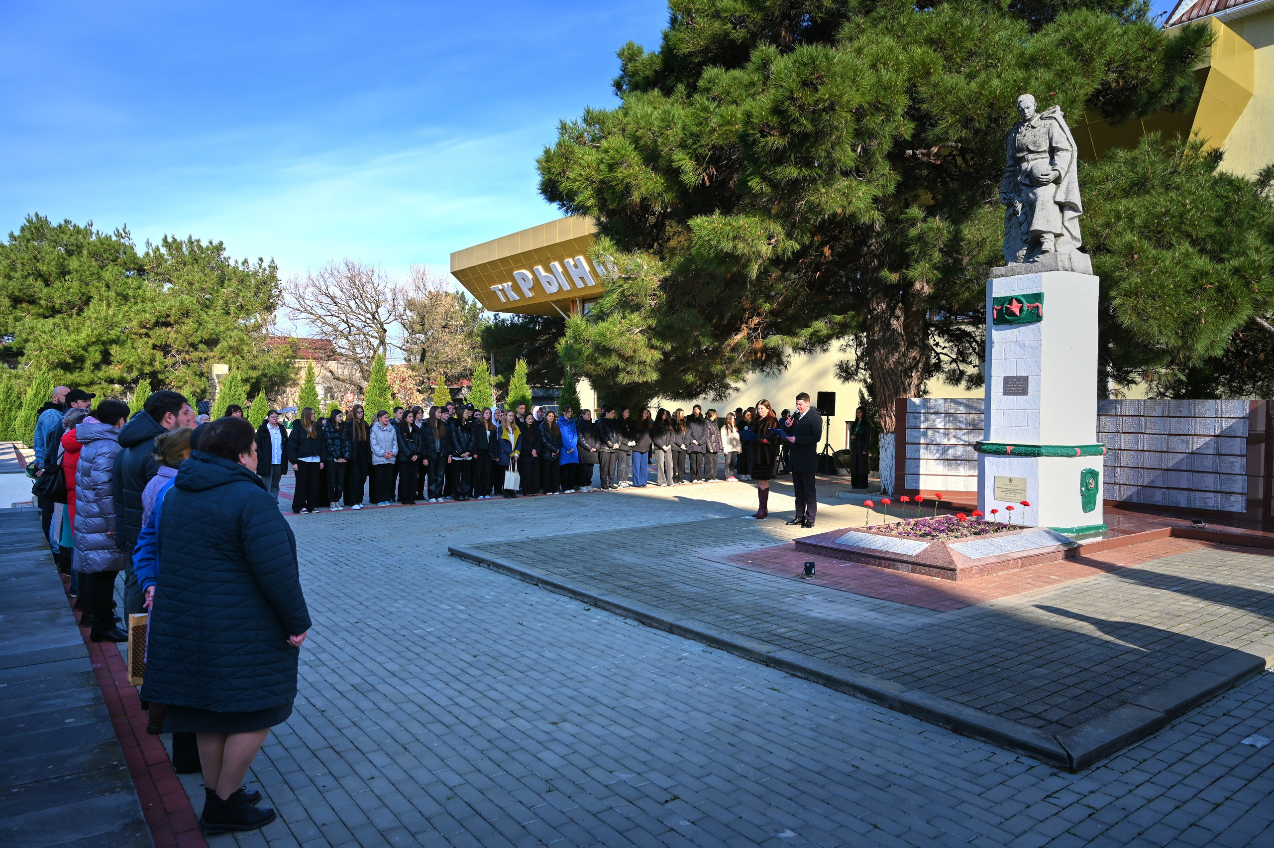 Митинг у солдата. Жизнь курорта Кабардинка в фотографиях