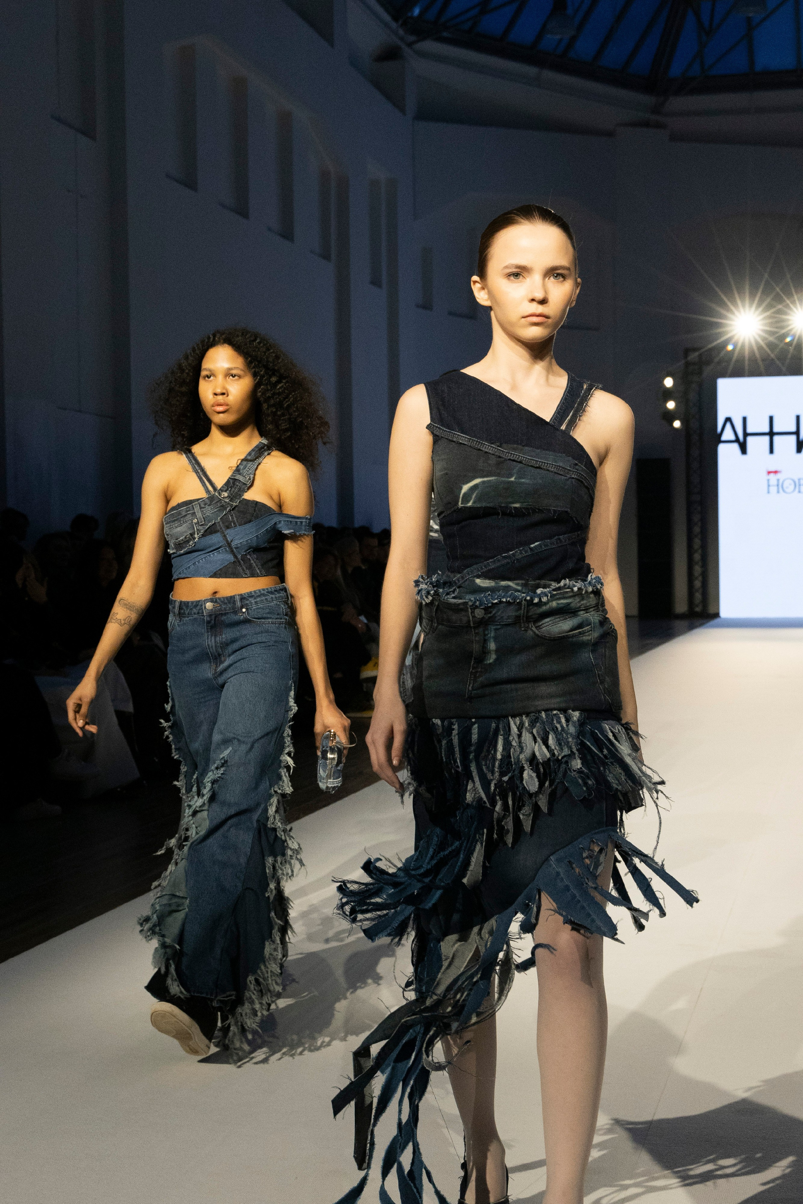 ДЛТ Собака.ru показ победителей конкурса «Новые имена в моде 2025». FOTOFAQ SKOOL г. Санкт-Петербург: очные, дистанционные и онлайн курсы фотографии