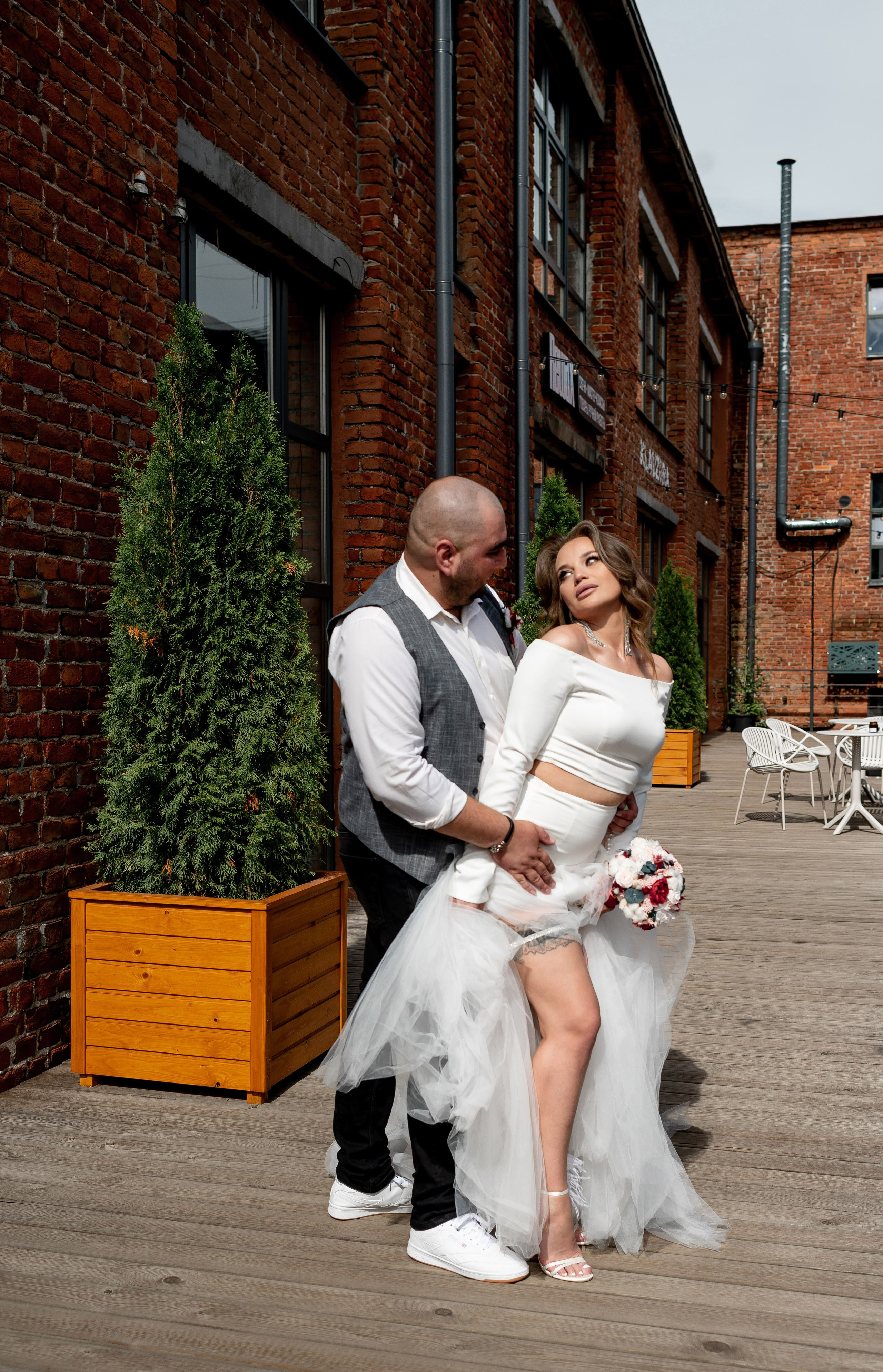 Экстравагантная свадебная фотосессия Светланы и Славы по нетрадиционным и оригинальным местам для свадебной прогулки в Санкт-Петербурге. Портретный, семейный и свадебный фотограф в Санкт-Петербурге и в Пушкине Ширяев Денис