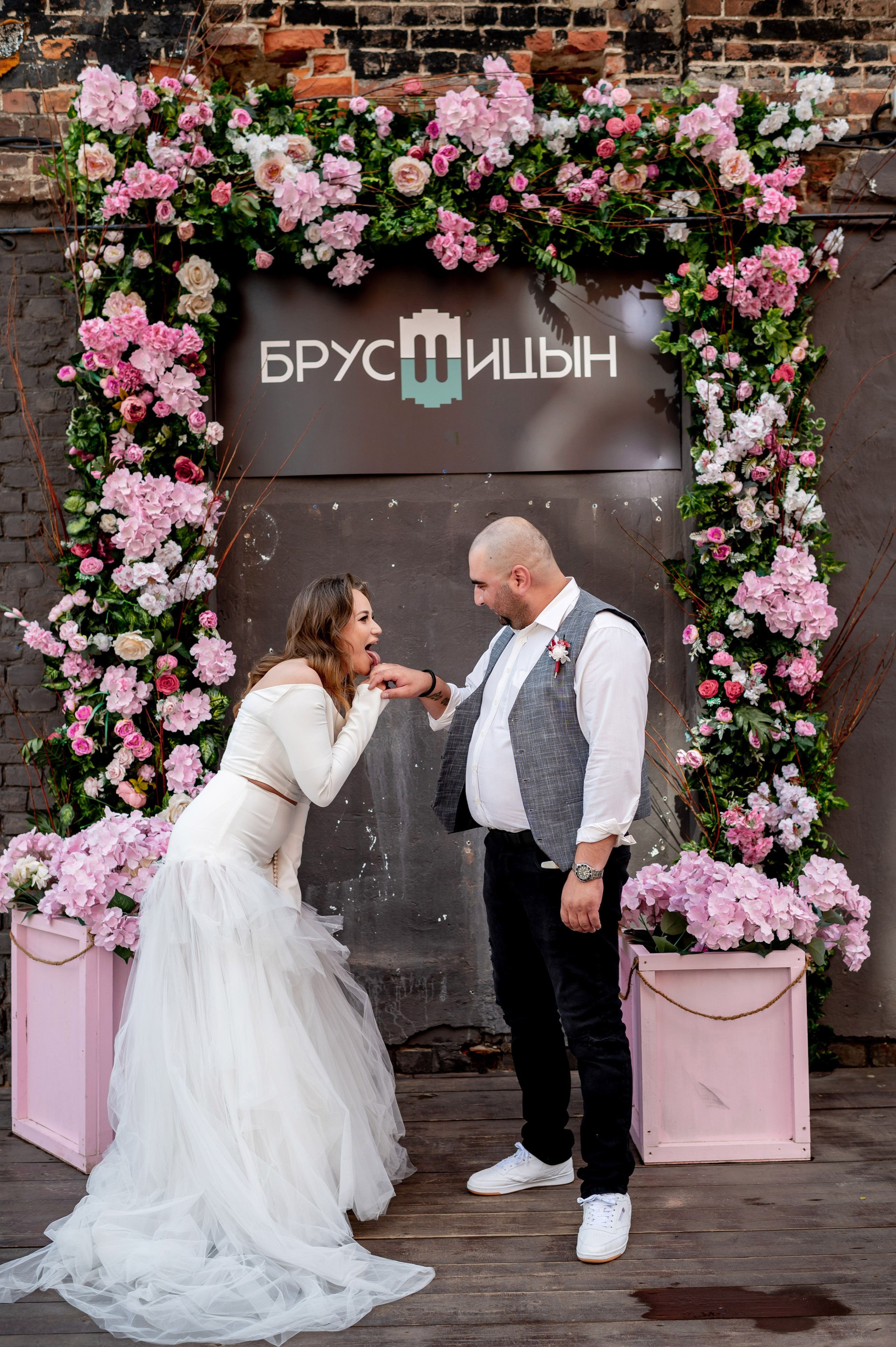 Экстравагантная свадебная фотосессия Светланы и Славы по нетрадиционным и оригинальным местам для свадебной прогулки в Санкт-Петербурге. Портретный, семейный и свадебный фотограф в Санкт-Петербурге и в Пушкине Ширяев Денис