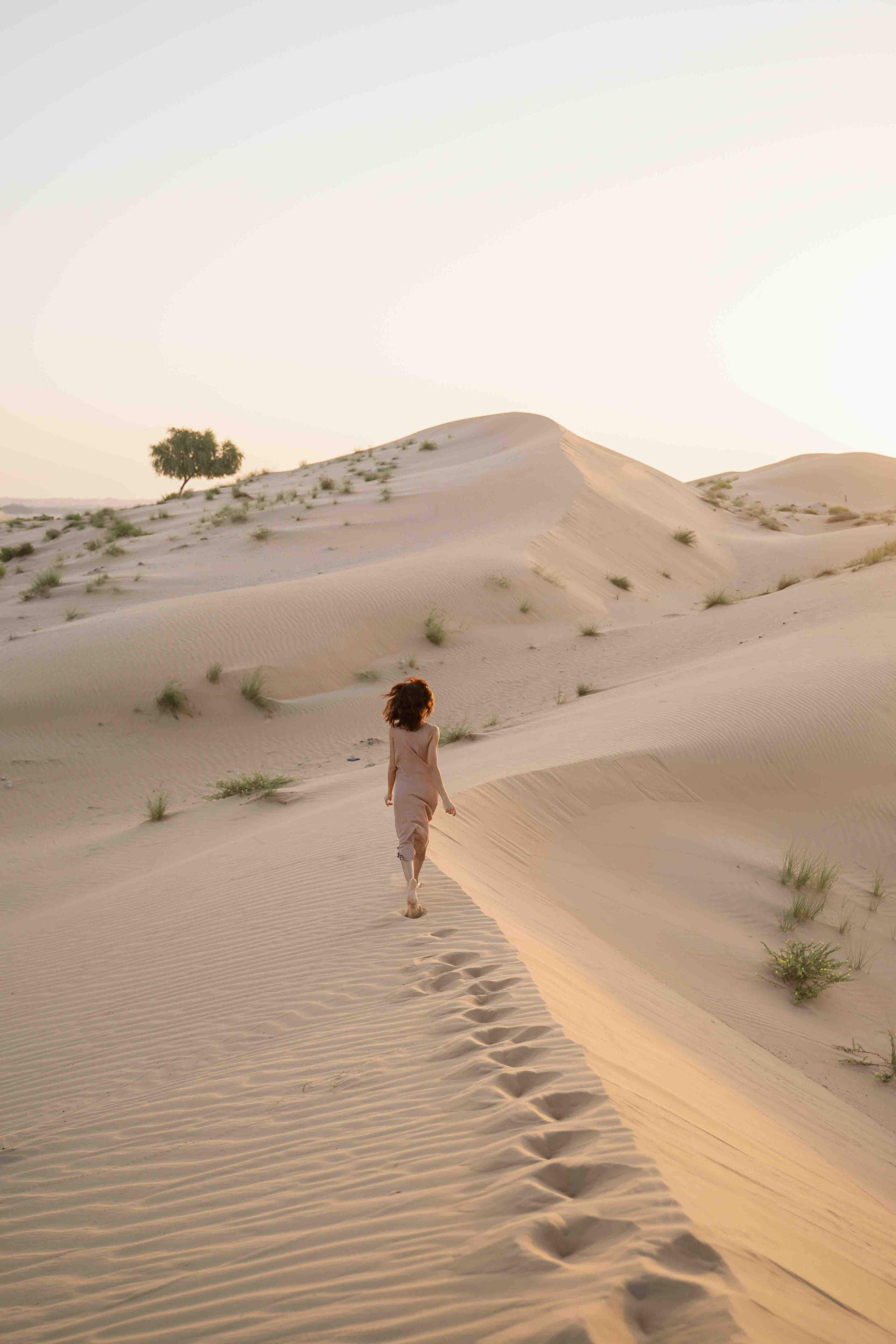 Фотосессия в пустыне ОАЭ с трансфером, выезд из Абу-Даби, Дубая, Фуджейры и других эмиратов. Дорога до пустыни занимает около 1 часа.