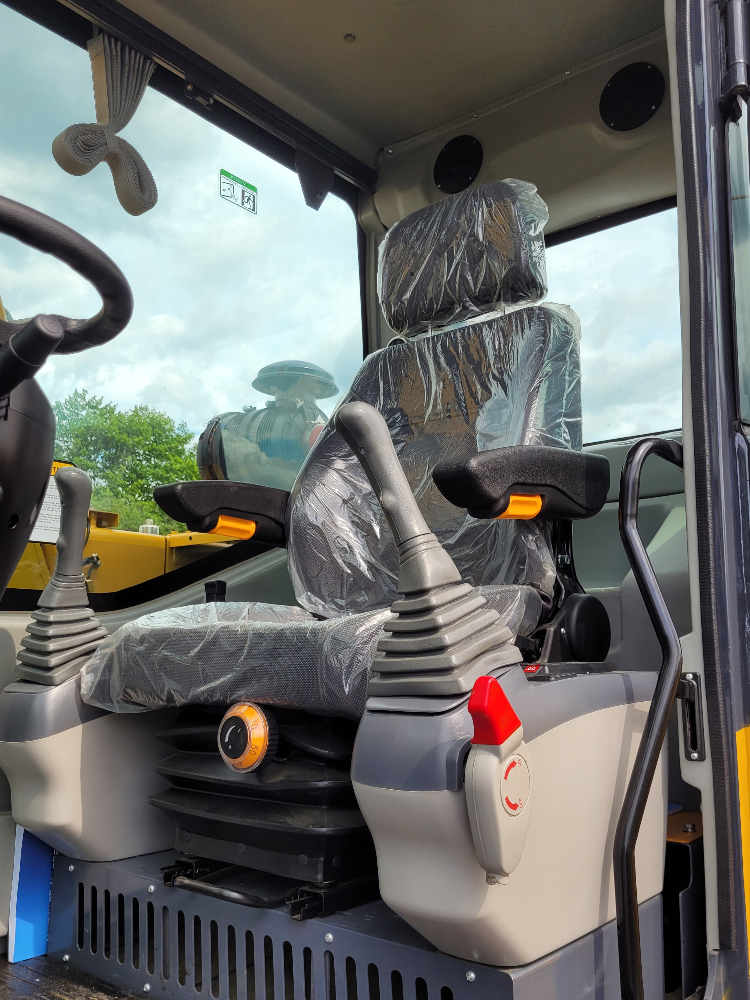 Фото кол. экс. Beezone BX160W. Продажа и обслуживание грузовой техники и спецтехники в г. Новосибирск компания СТИ