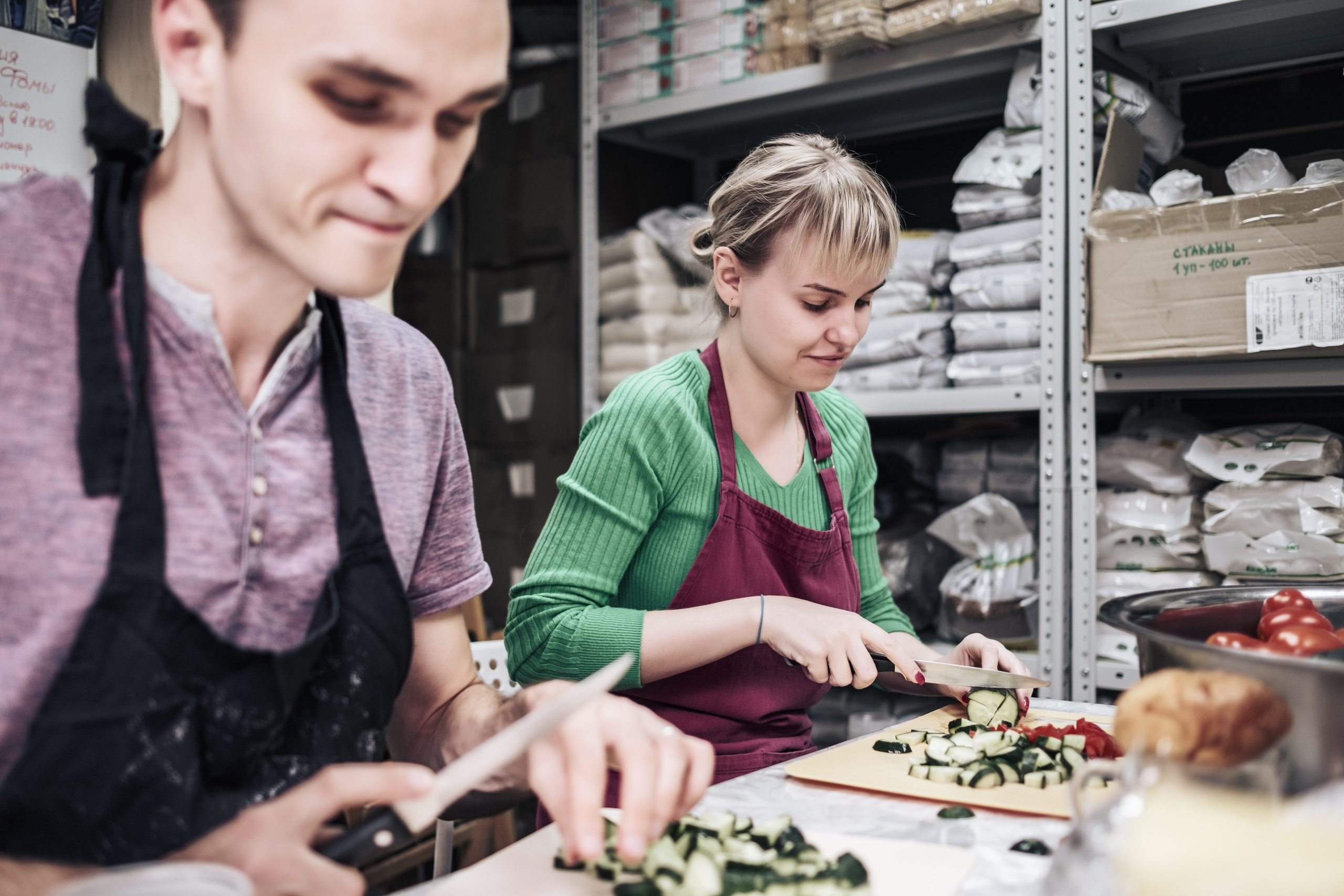 Готовка для бездомных и кормление их в Москве. Фотограф в Москве Максим Скоробогатов