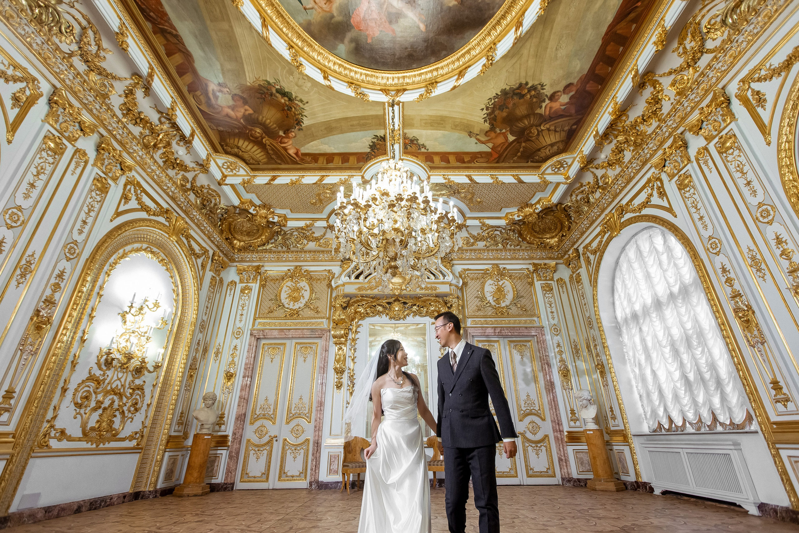 Свадебная фотосессия в Эрмитаже. Свадебный и семейный фотограф Алексей Аверин
