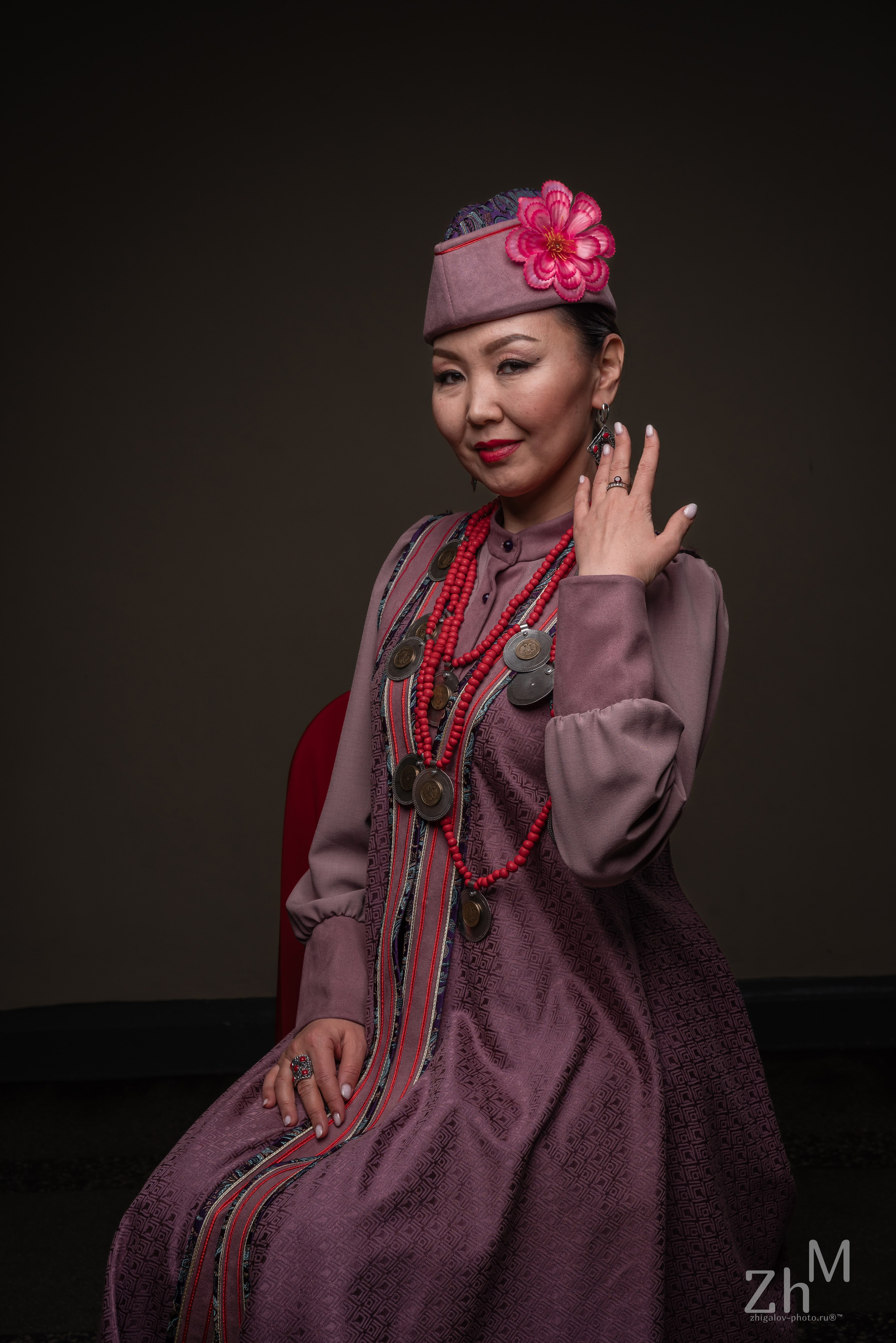 Съёмка в бурятских национальных костюмах. Семейный и свадебный фотограф в Иркутске Максим Жигалов