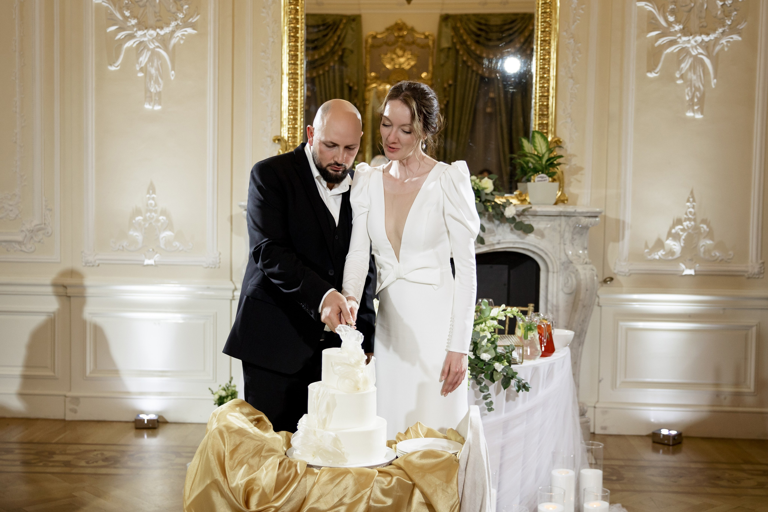 Свадебная фотосессия во Дворце Нарышкиных-Трубецких. Свадебный фотограф в Санкт-Петербурге Никита Кузякин