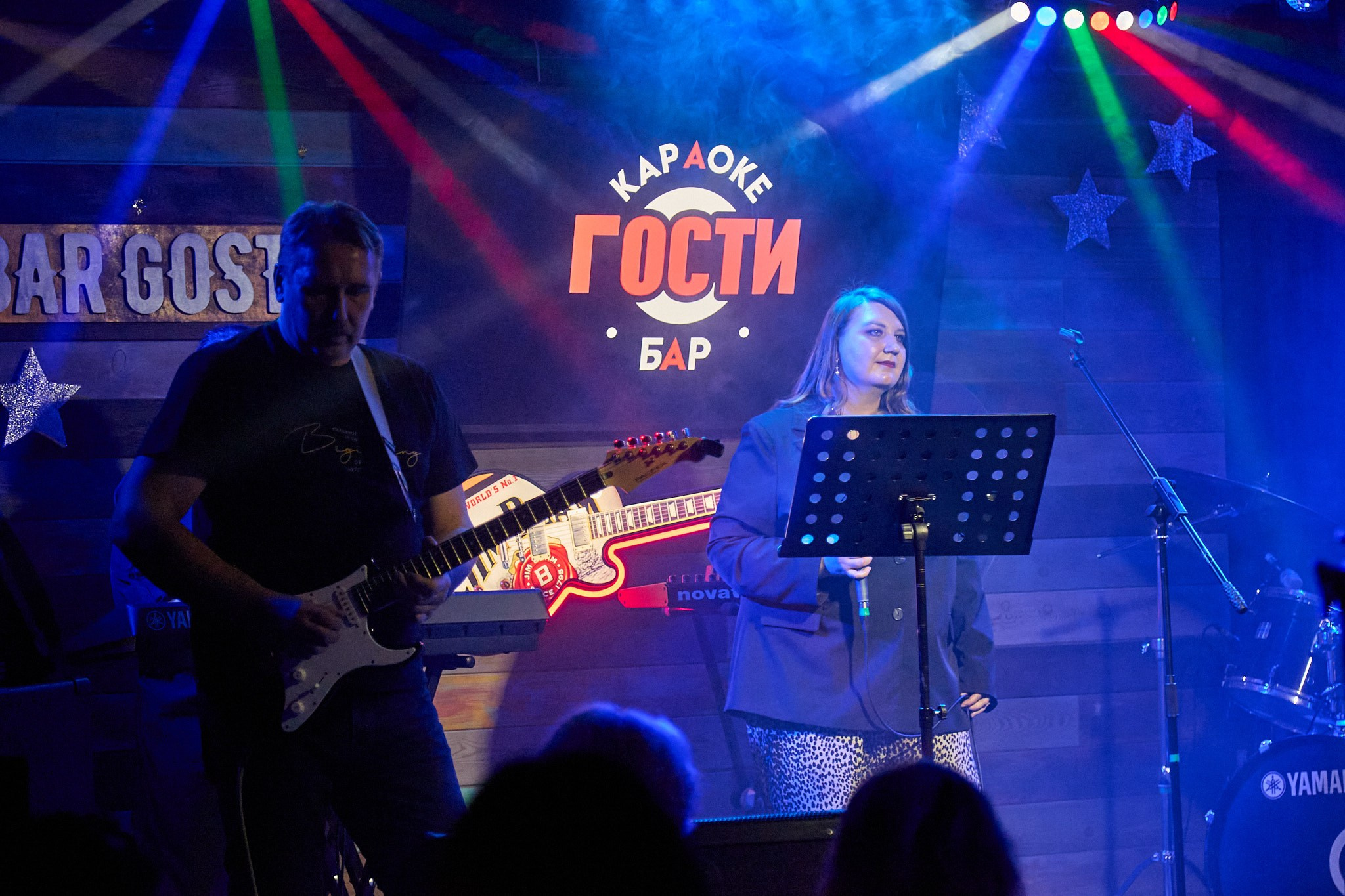 Концерт в баре «Гости». Фотограф Омск | Александр Вандеров