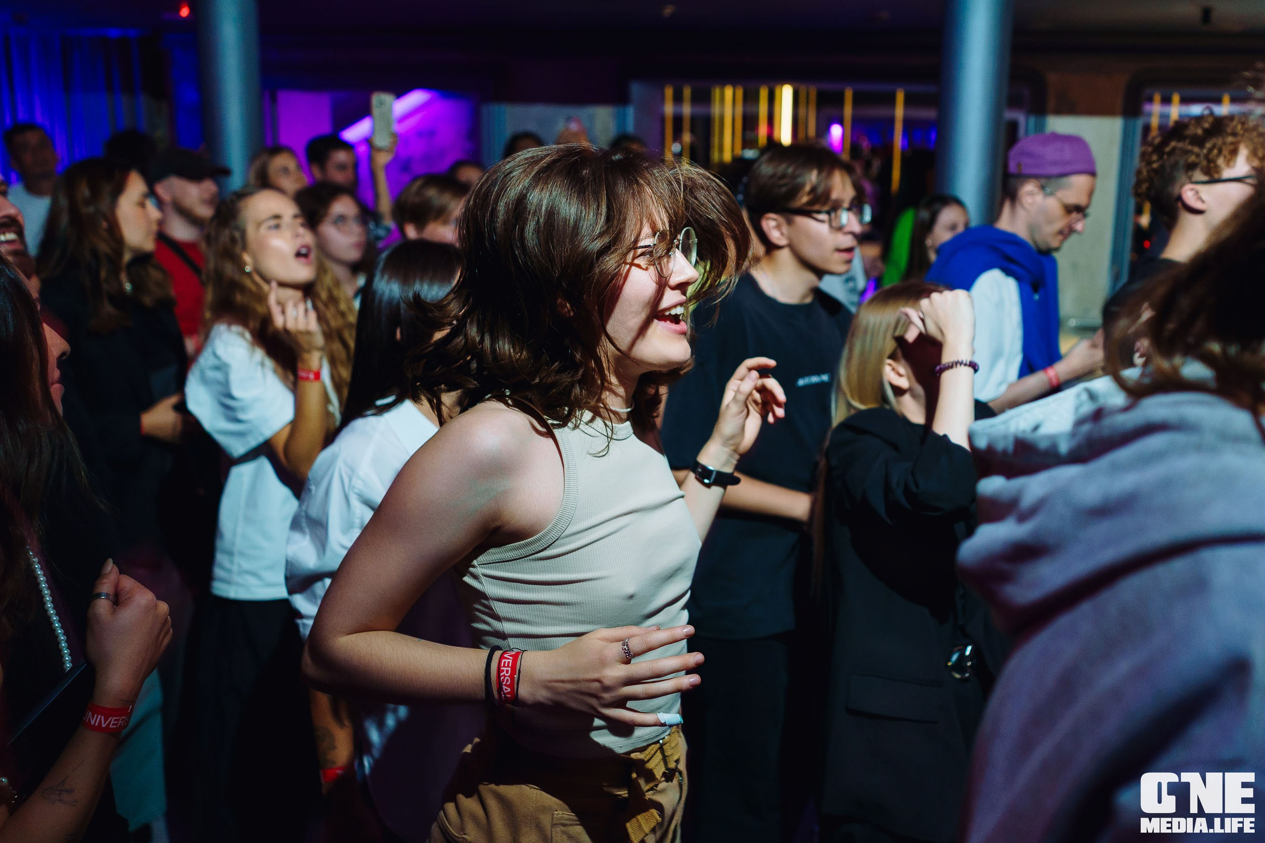 Фоторепортаж из клуба UNIVERSAL. One Media Life: фоторепортажи, фотоотчеты с мероприятий и заведений