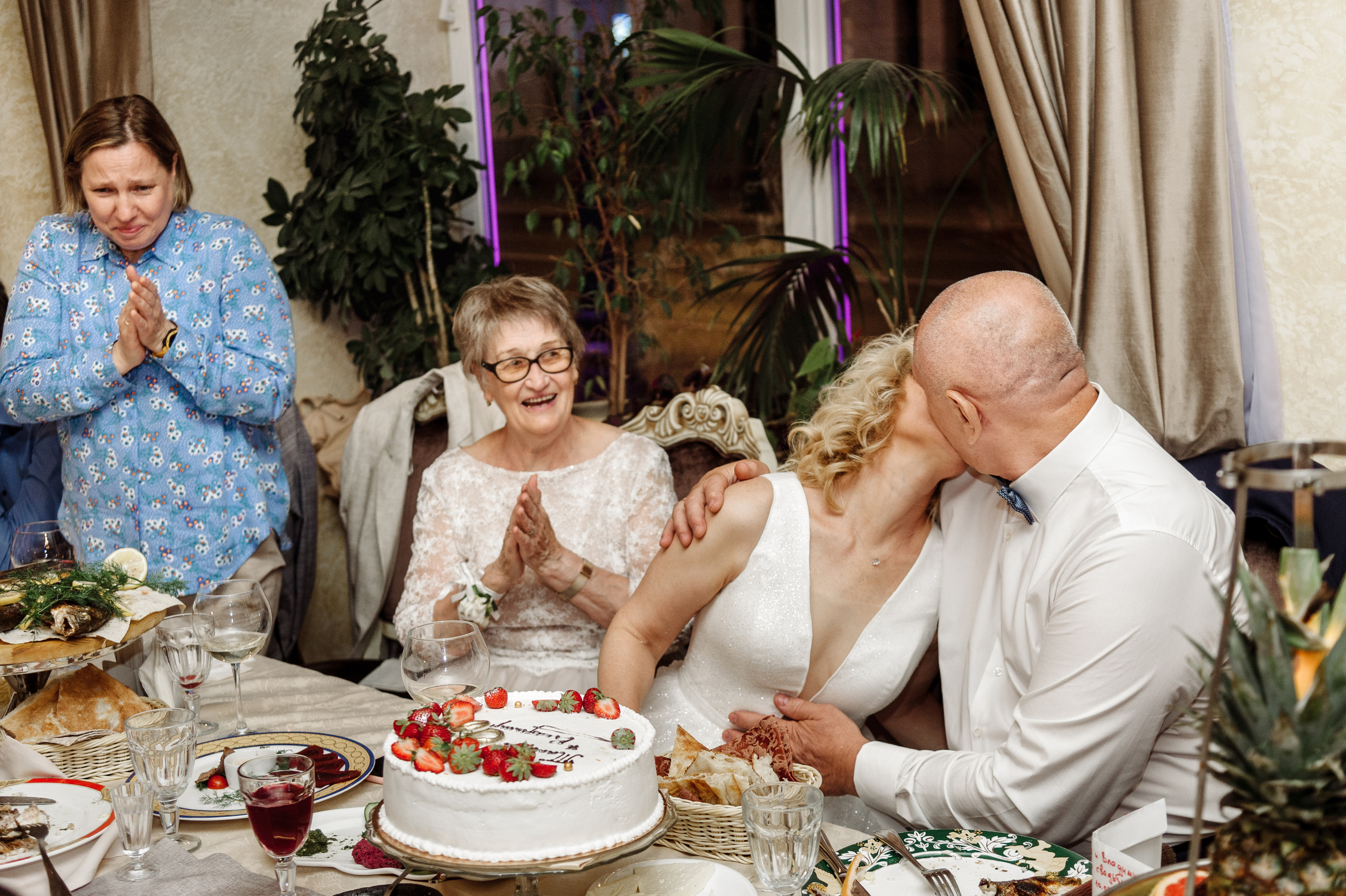 Свадебная фотосессия молодожен за 50 в прекрасный летний день. Семейный фотограф в Москве Елена Снегирева