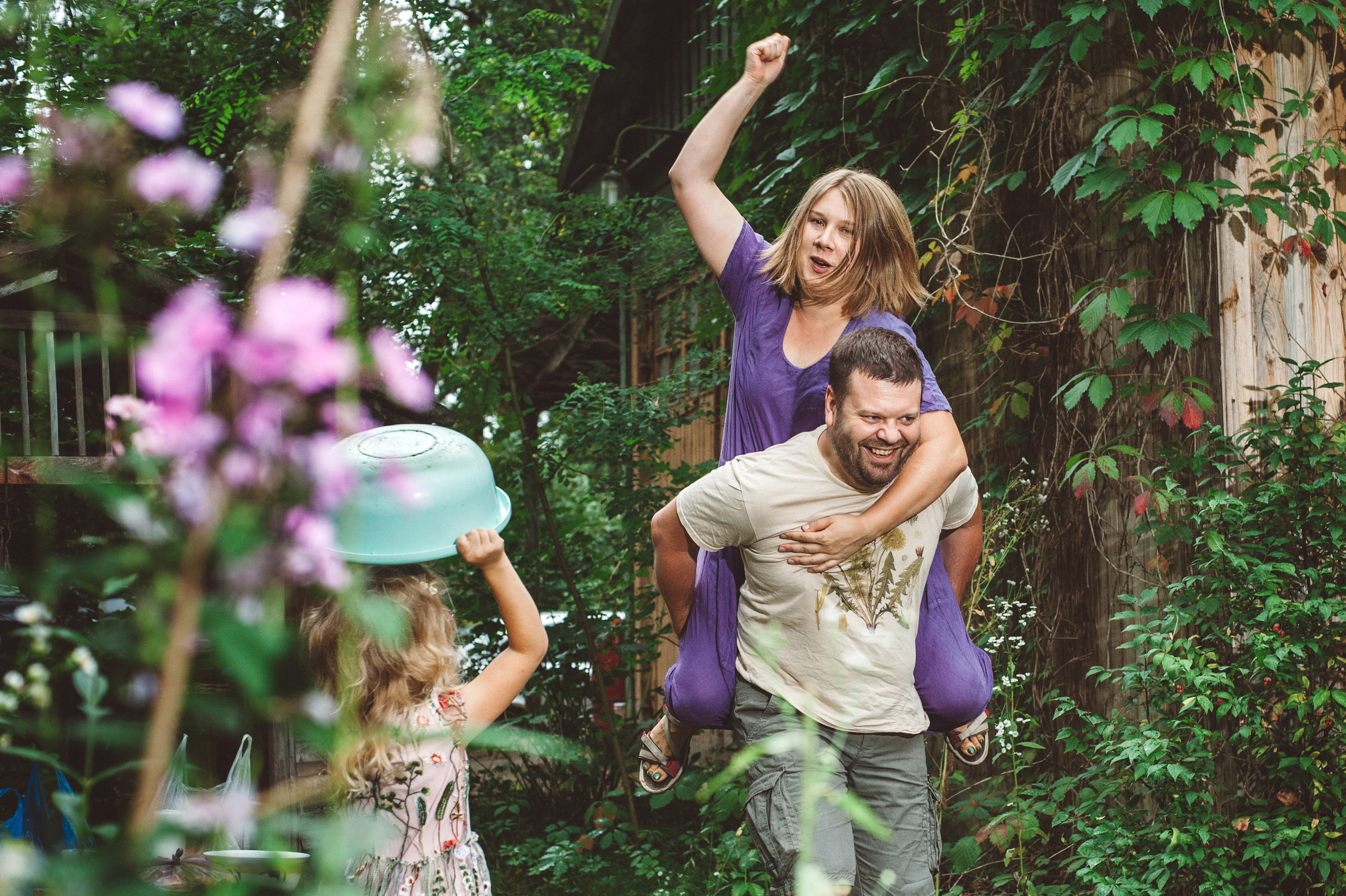 Семейная фотосессия с дачи, когда вся семья в сборе. Семейный фотограф в Москве Елена Снегирева