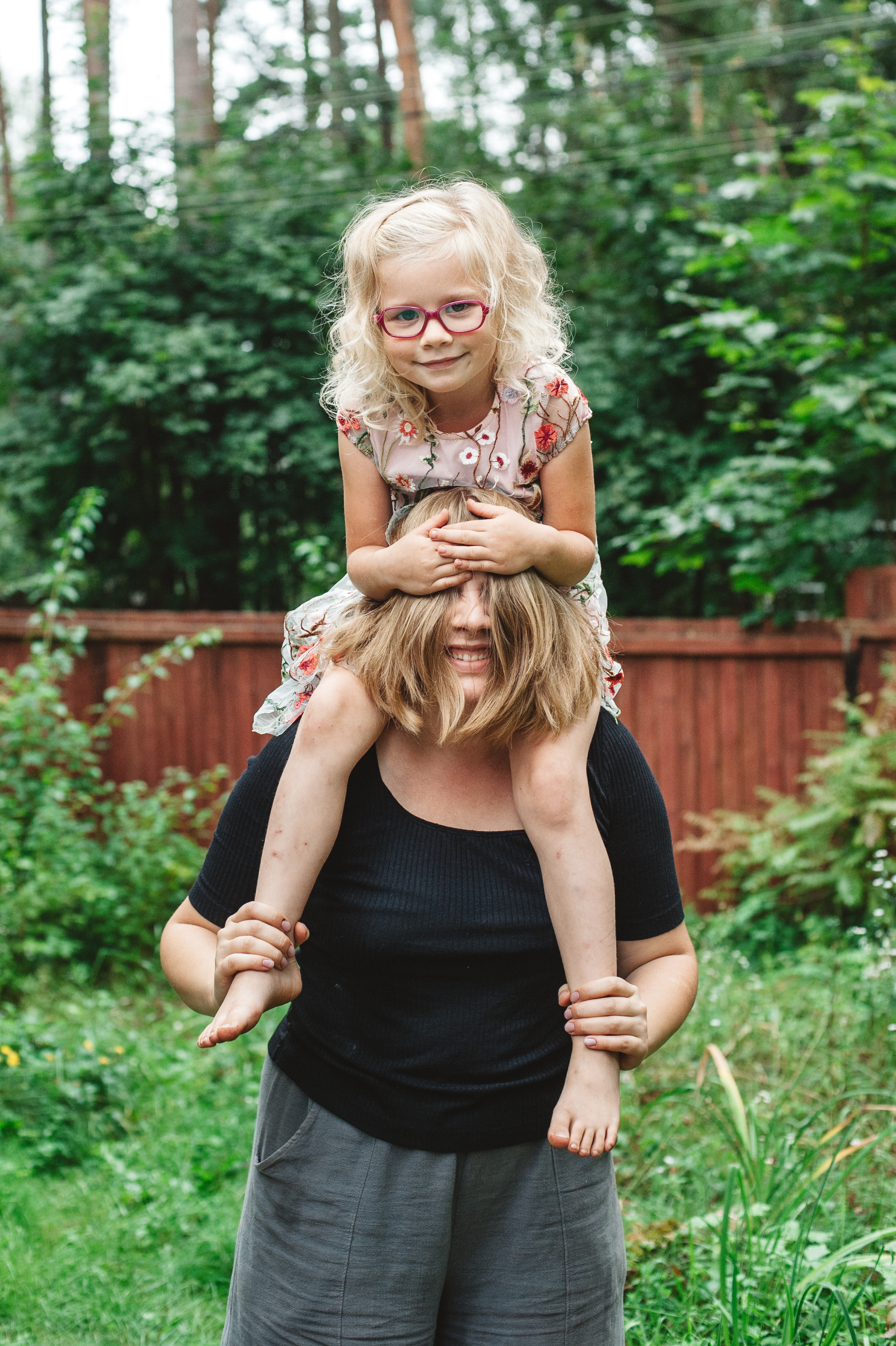 Семейная фотосессия с дачи, когда вся семья в сборе. Семейный фотограф в Москве Елена Снегирева