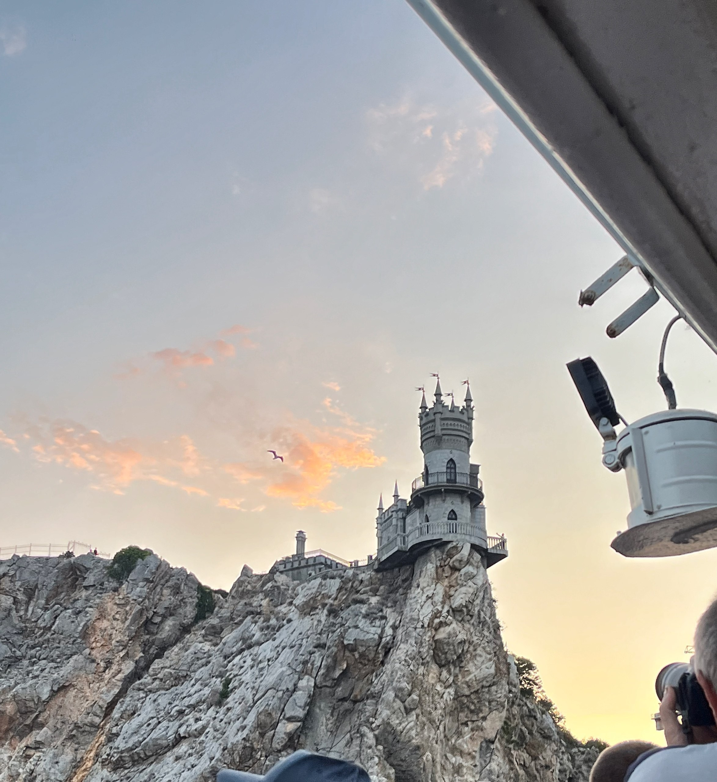 Локации для фотосессии в Ялте. Профессиональная фотосъемка в Крыму. Натуральные эмоции и живые кадры. Забронируйте дату прямо сейчас!