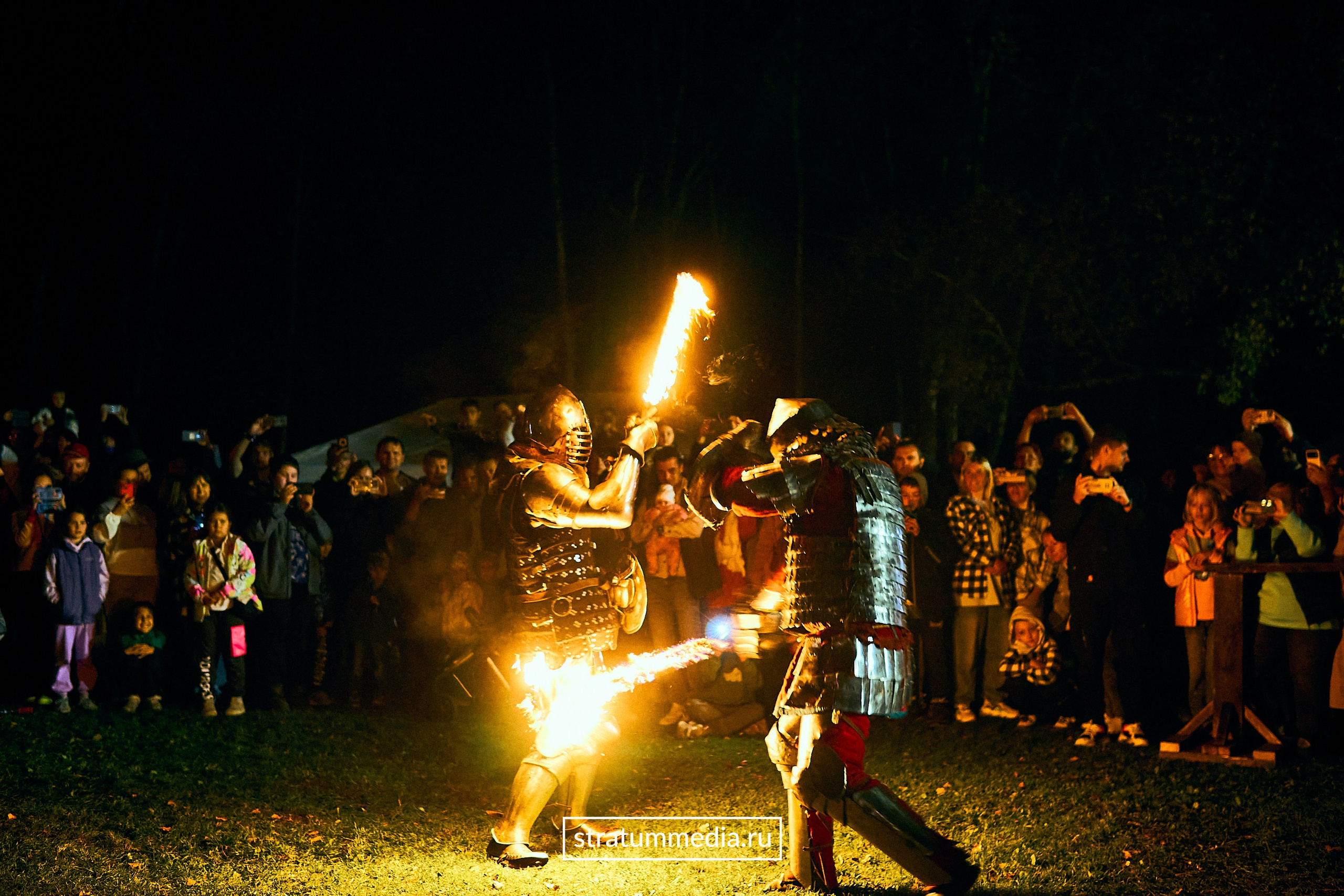Fire Show at Park. Stratum Media — Фото-Видео Съемки