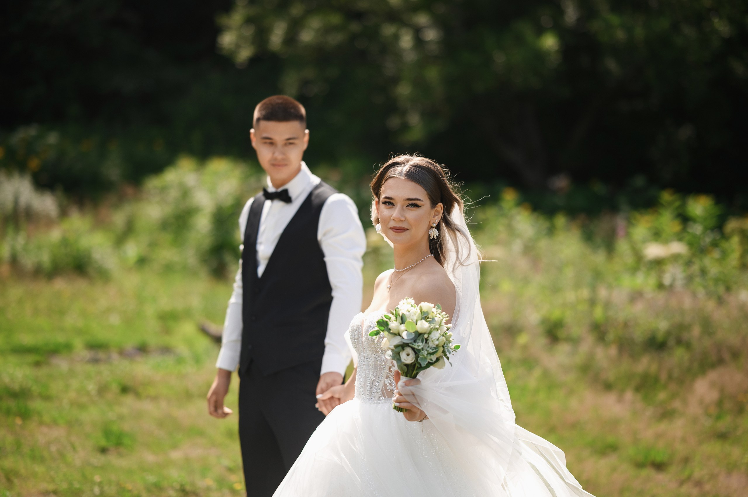 Фотосъемка свадьбы и венчания в Петропавловске-Камчатском на фоне вулканов и Тихого океана. Свадебная церемония в храме с эмоциональными моментами и природными пейзажами Камчатки. Профессиональная фотография пар у алтаря и на фоне диких пейзажей полуострова. Цены на свадебную фотосъемку с уникальными локациями Петропавловска-Камчатского.