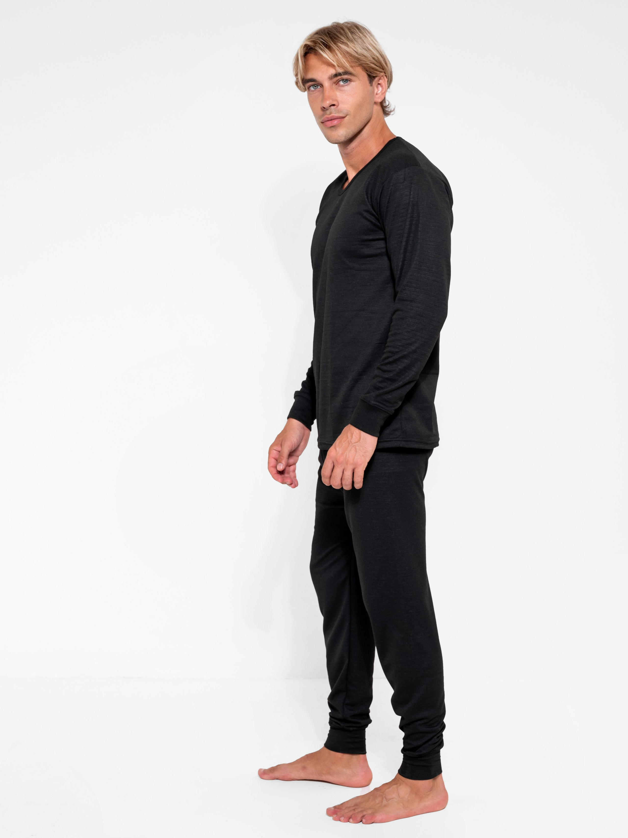 Иван — модель для маркетплейсов. ТМ Продакшн — Съемка для маркетплейсов в Москве