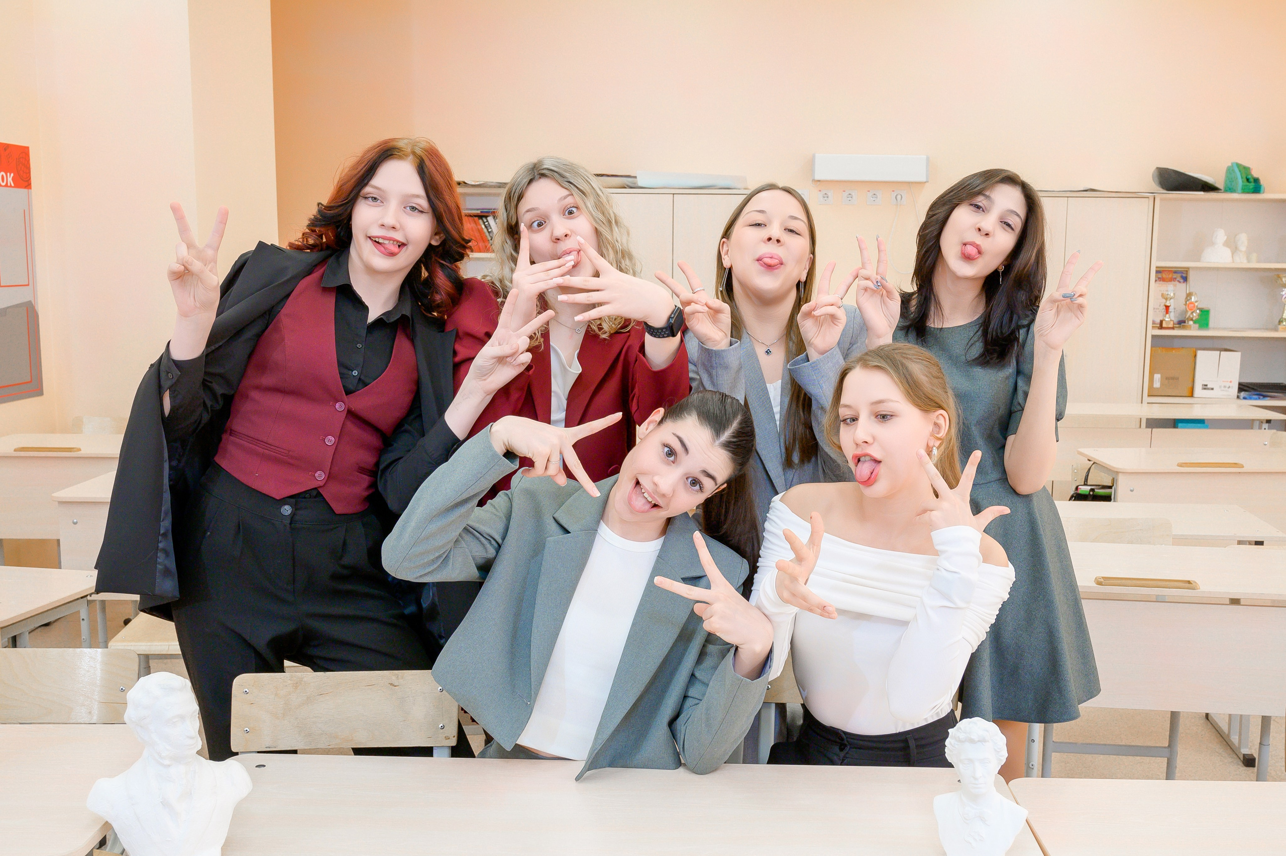 Фотографии старшеклассников для выпускных альбомов Нижневартовск | Портфолио. AR-t студия «Альбом+», г. Нижневартовск