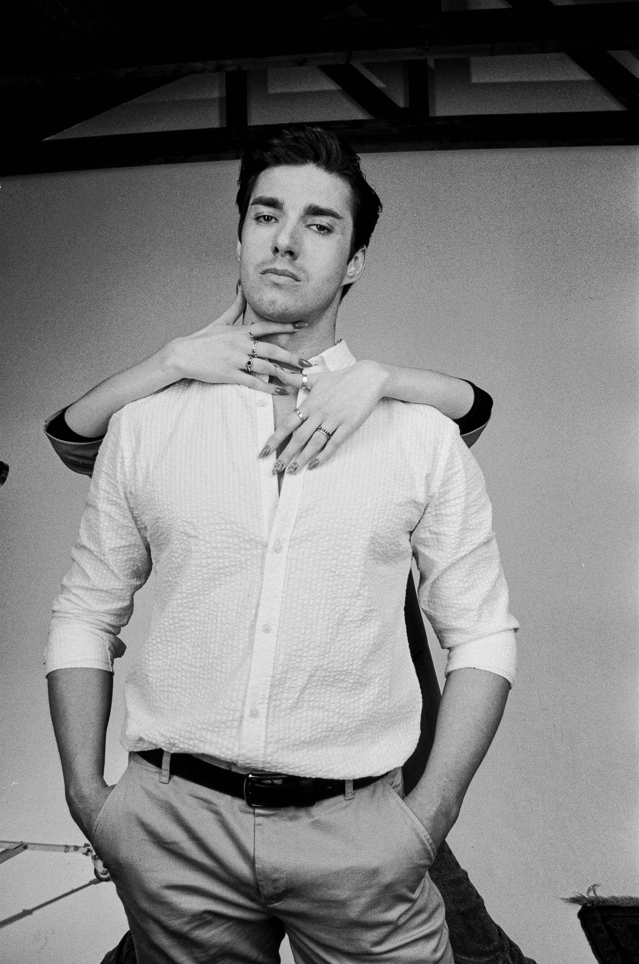 Студийная плёночная съемка парня. Жуков Илья свадебный фотограф в Москве