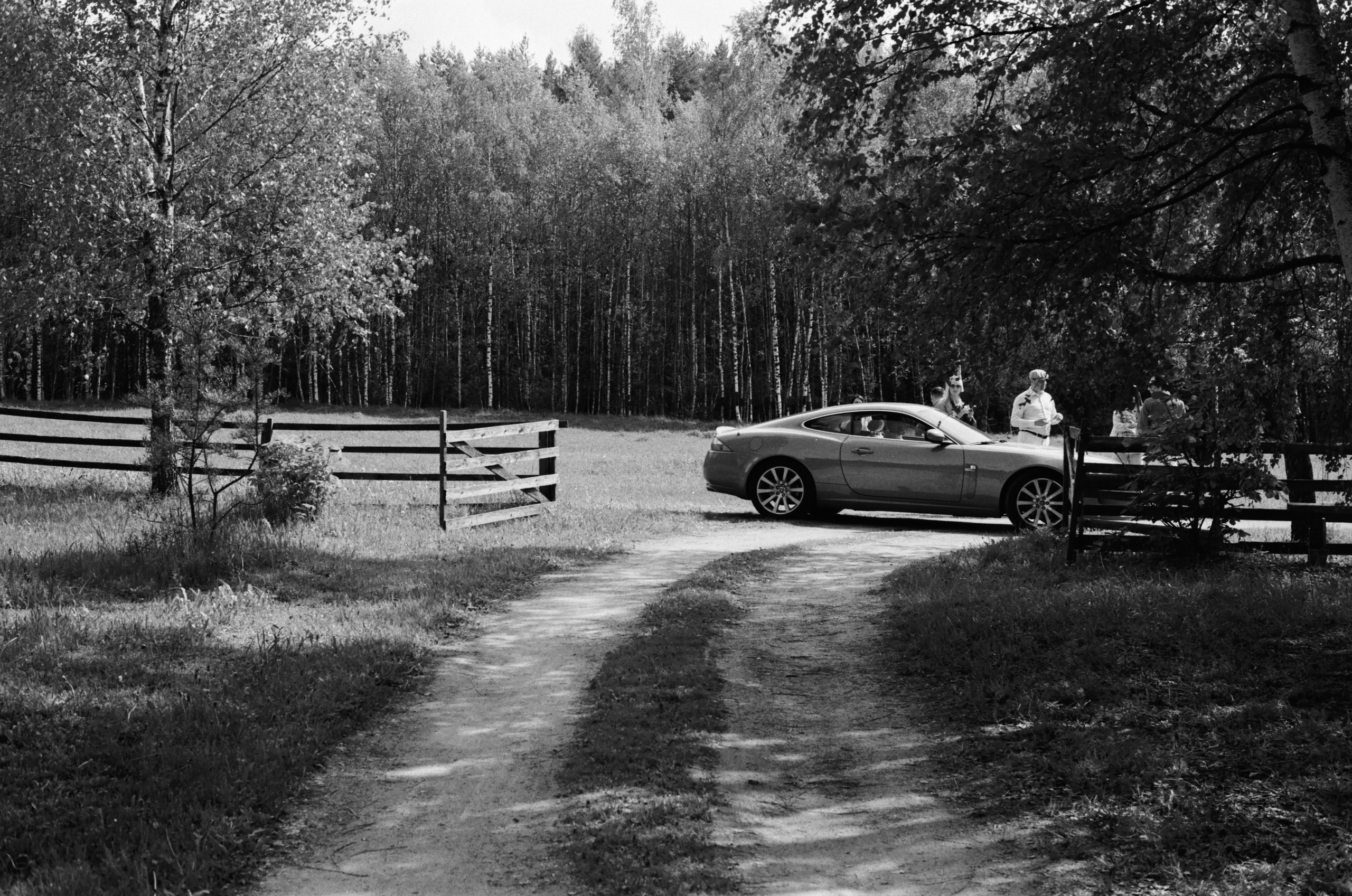 Плёночная фотосъемка автомобиля. Жуков Илья свадебный фотограф в Москве