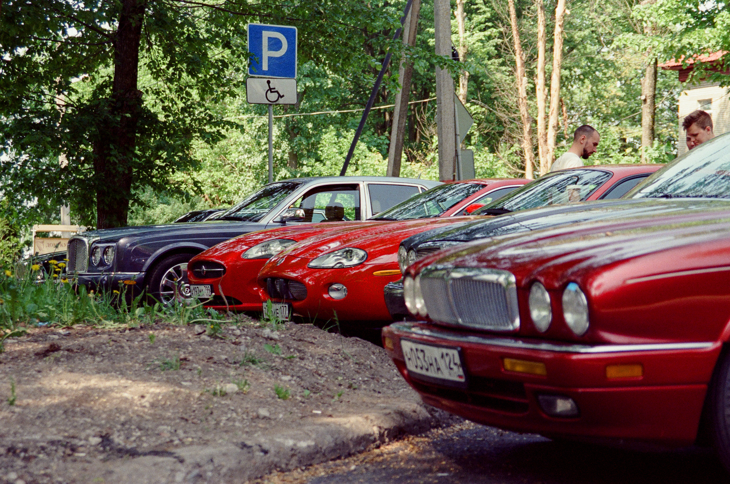 Плёночная фотосъемка автомобиля. Жуков Илья свадебный фотограф в Москве