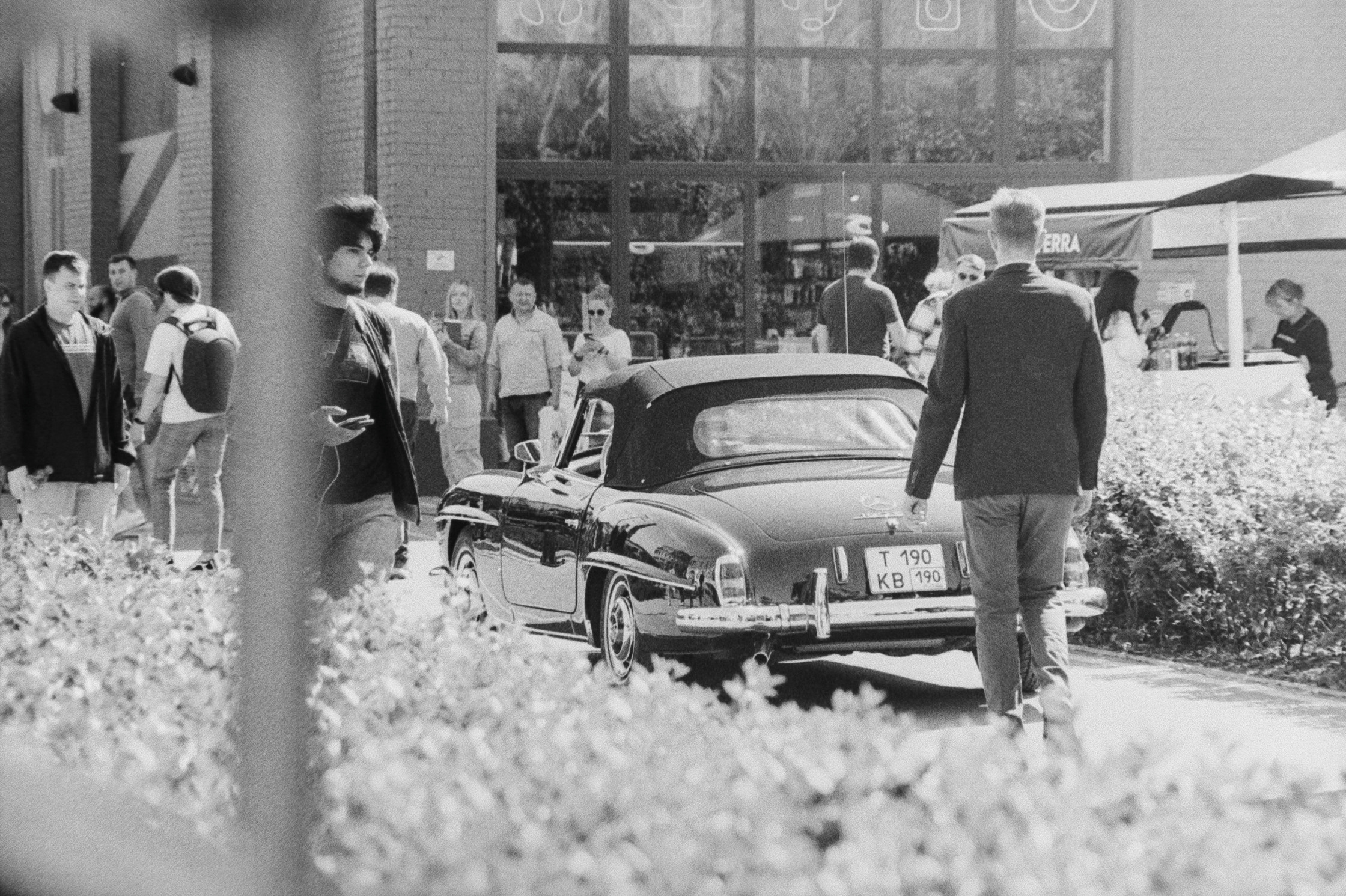 Фотосъемка с редкими автомобилями на хлебозаводе в Москве. Жуков Илья свадебный фотограф в Москве