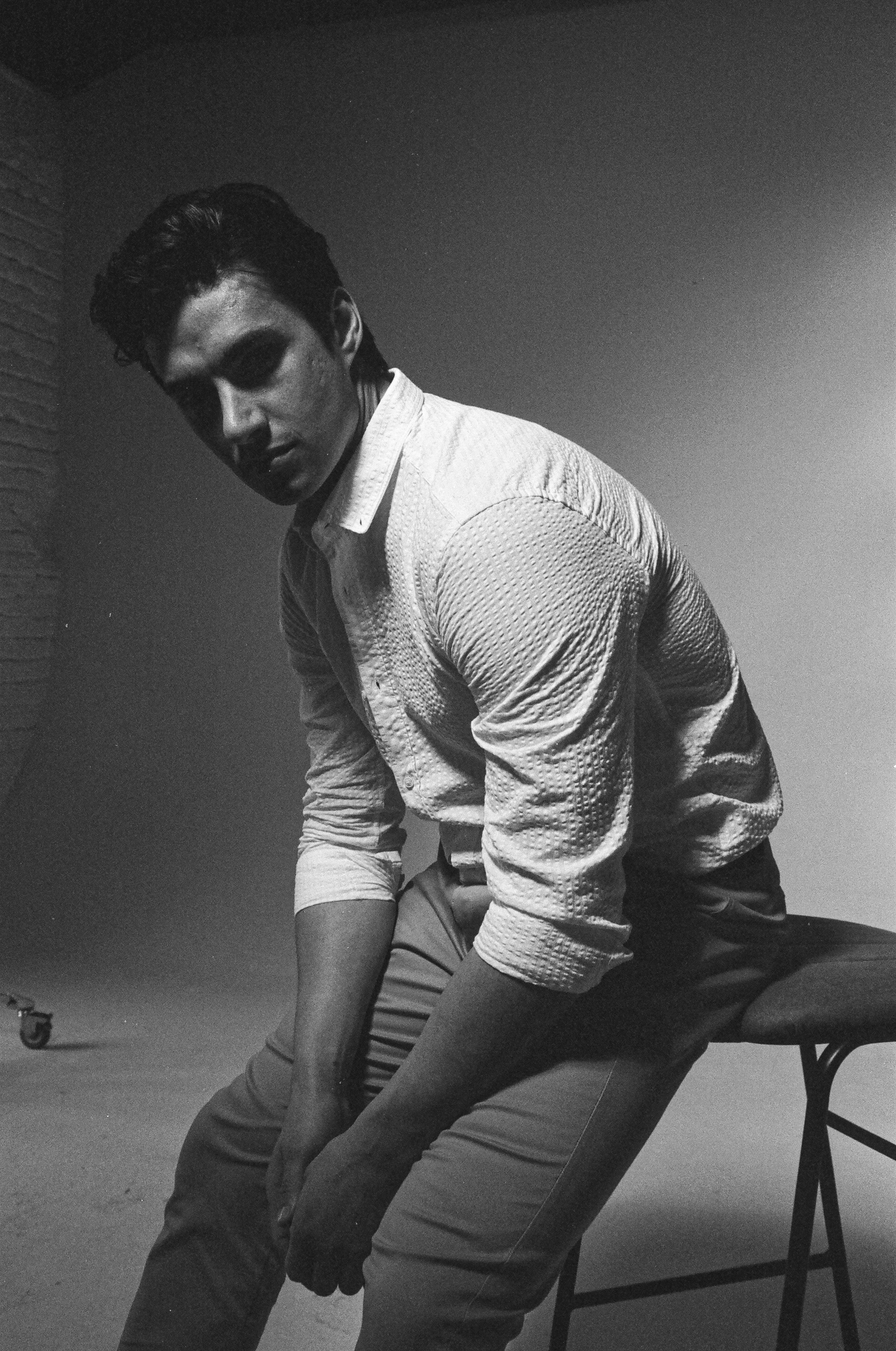 Студийная плёночная съемка парня. Жуков Илья свадебный фотограф в Москве