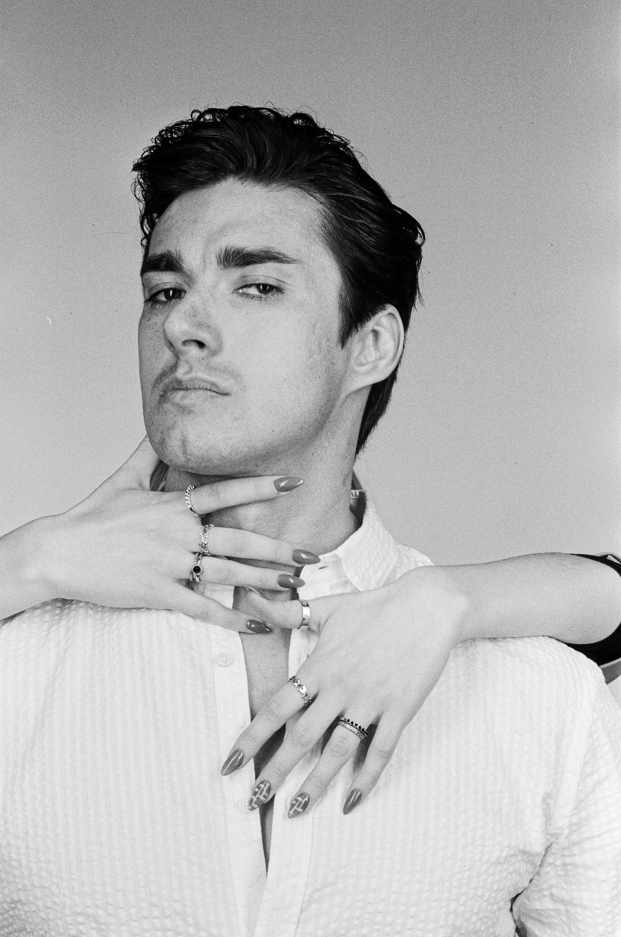 Студийная плёночная съемка парня. Жуков Илья свадебный фотограф в Москве