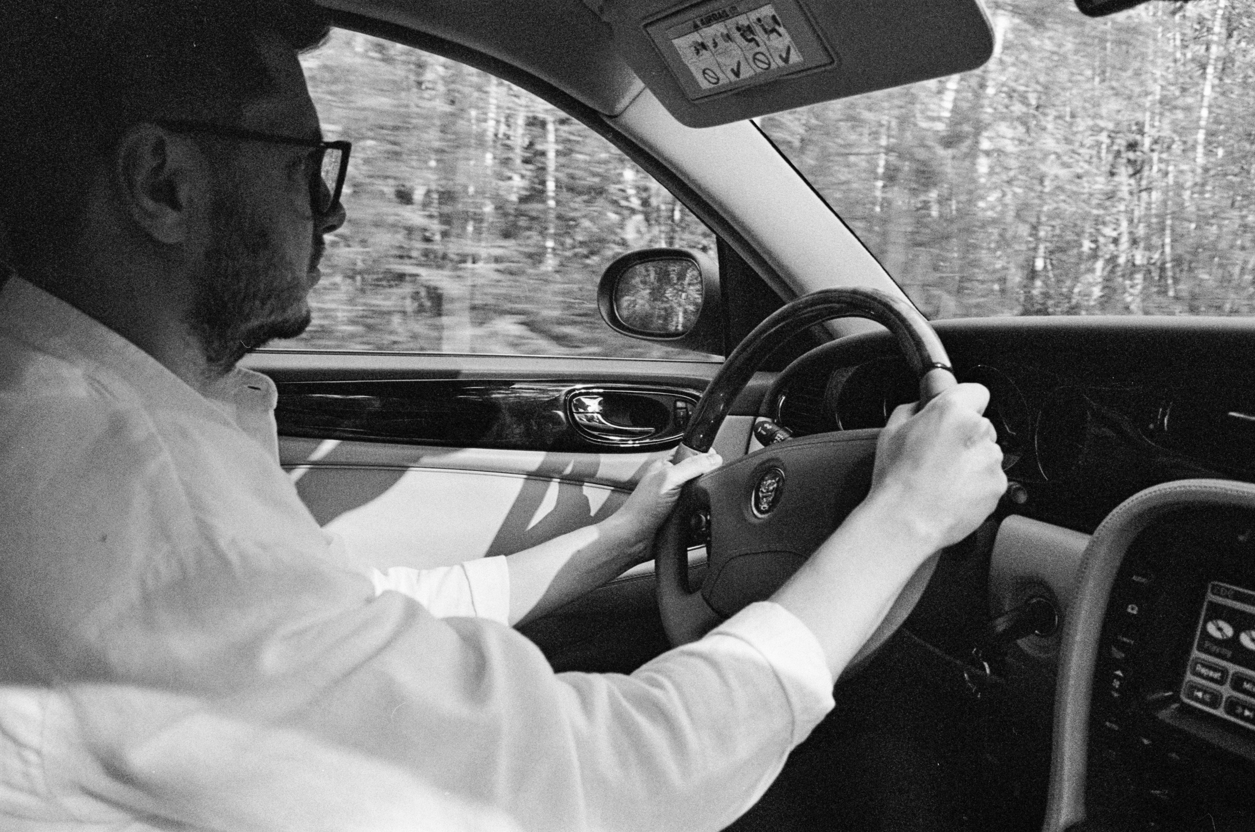 Плёночная фотосъемка автомобиля. Жуков Илья свадебный фотограф в Москве