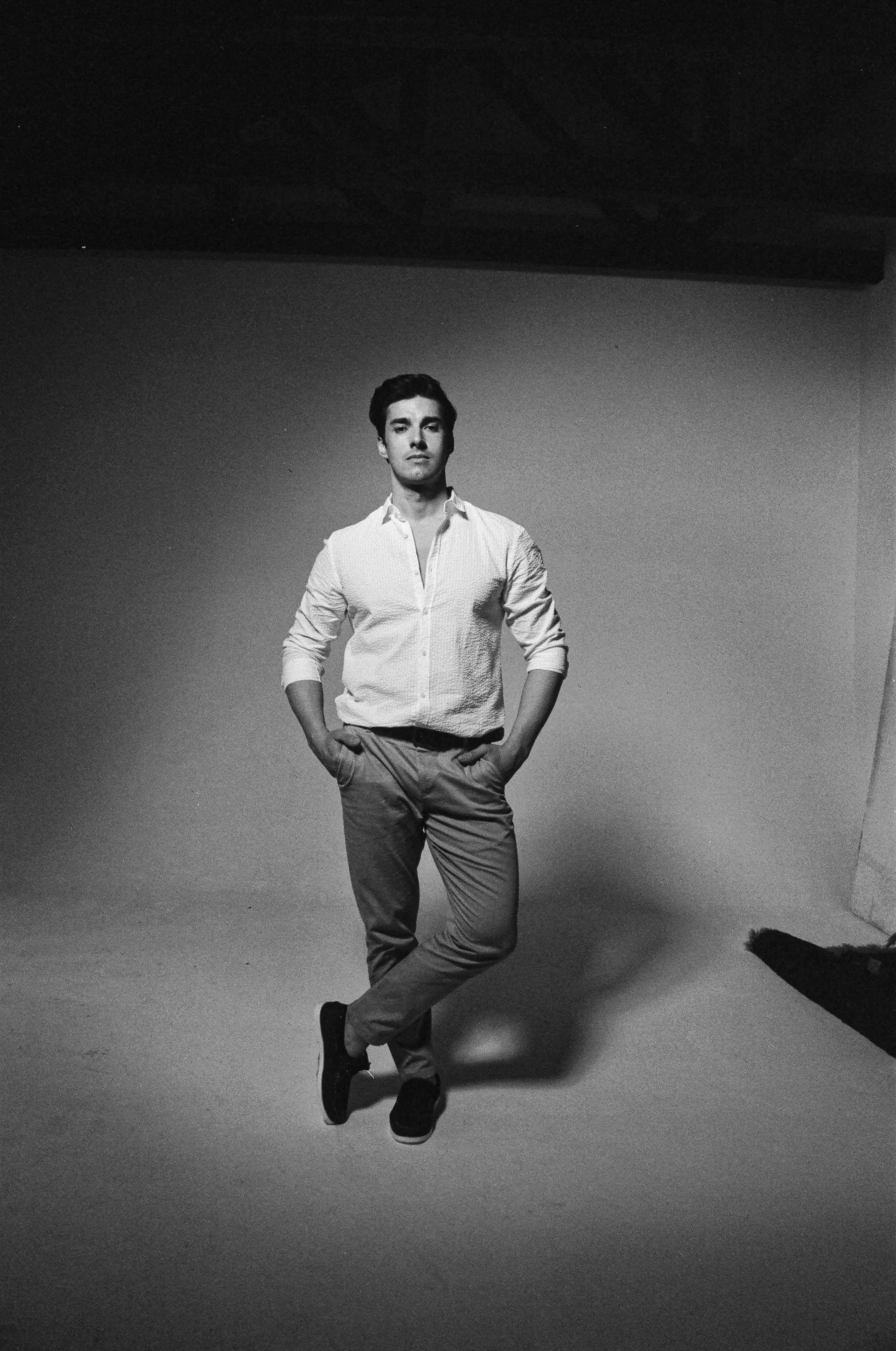 Студийная плёночная съемка парня. Жуков Илья свадебный фотограф в Москве