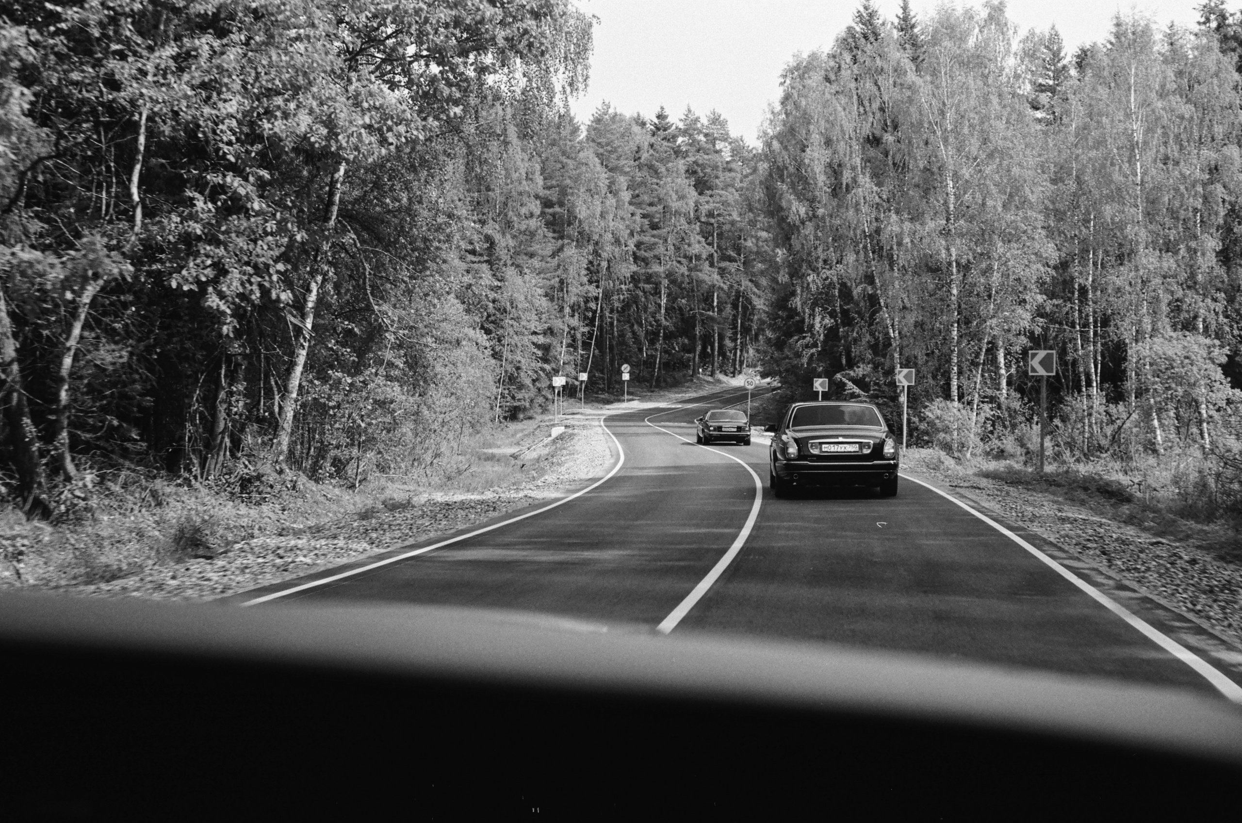 Плёночная фотосъемка автомобиля. Жуков Илья свадебный фотограф в Москве