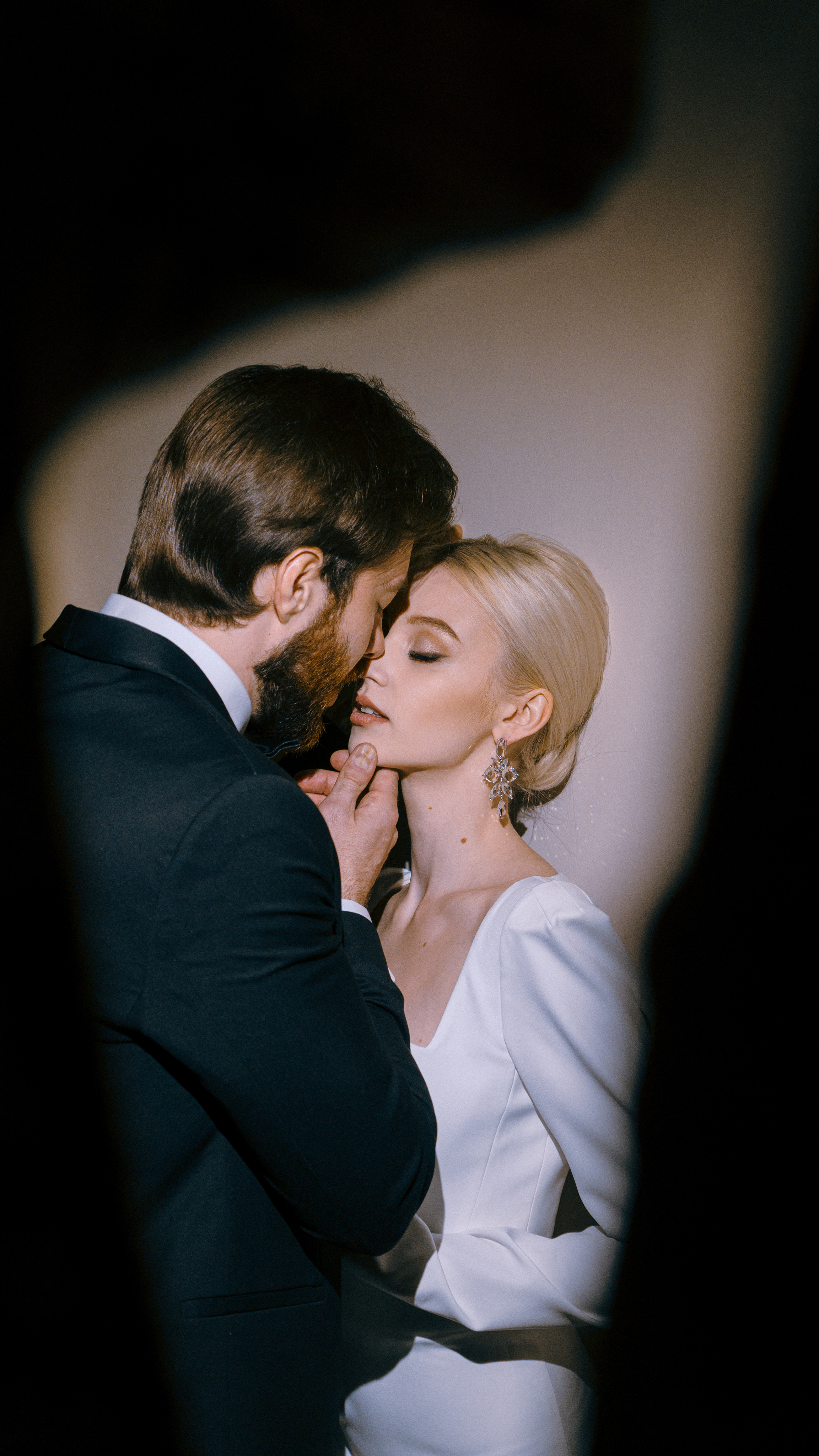 Свадебная утренняя фотосъемка в отеле Hartwell в Москве. Жуков Илья свадебный фотограф в Москве