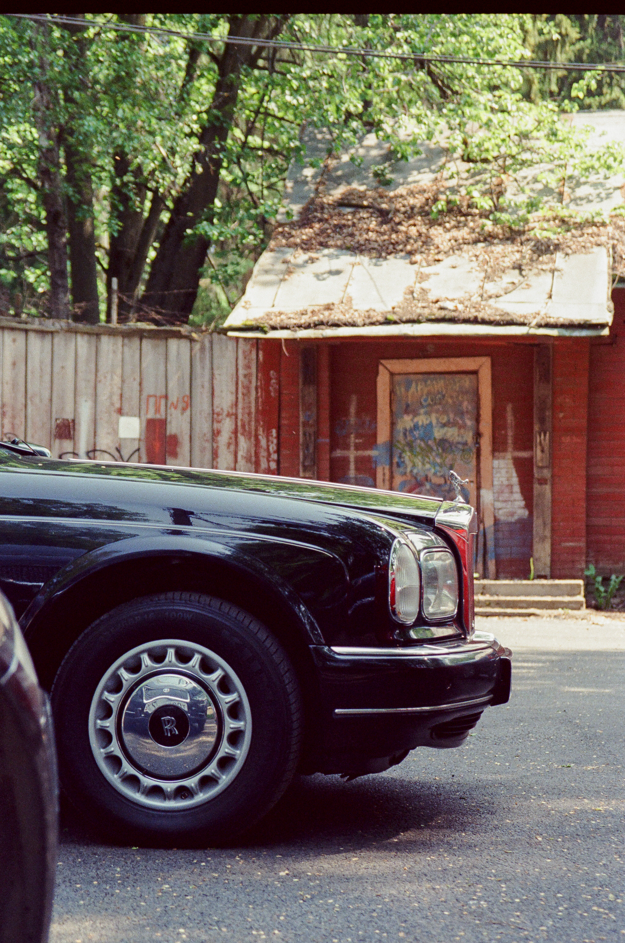 Плёночная фотосъемка автомобиля. Жуков Илья свадебный фотограф в Москве