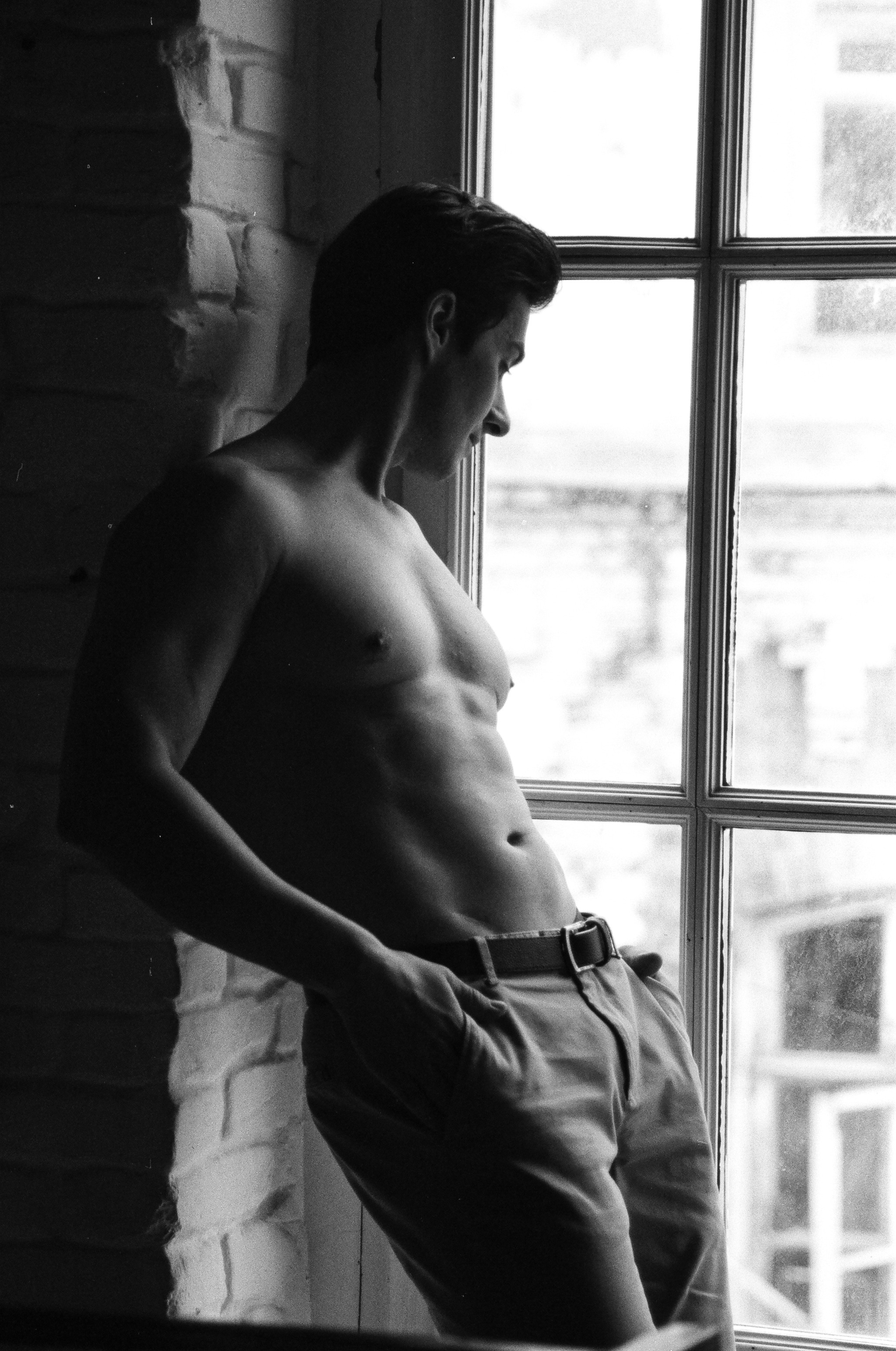 Студийная плёночная съемка парня. Жуков Илья свадебный фотограф в Москве