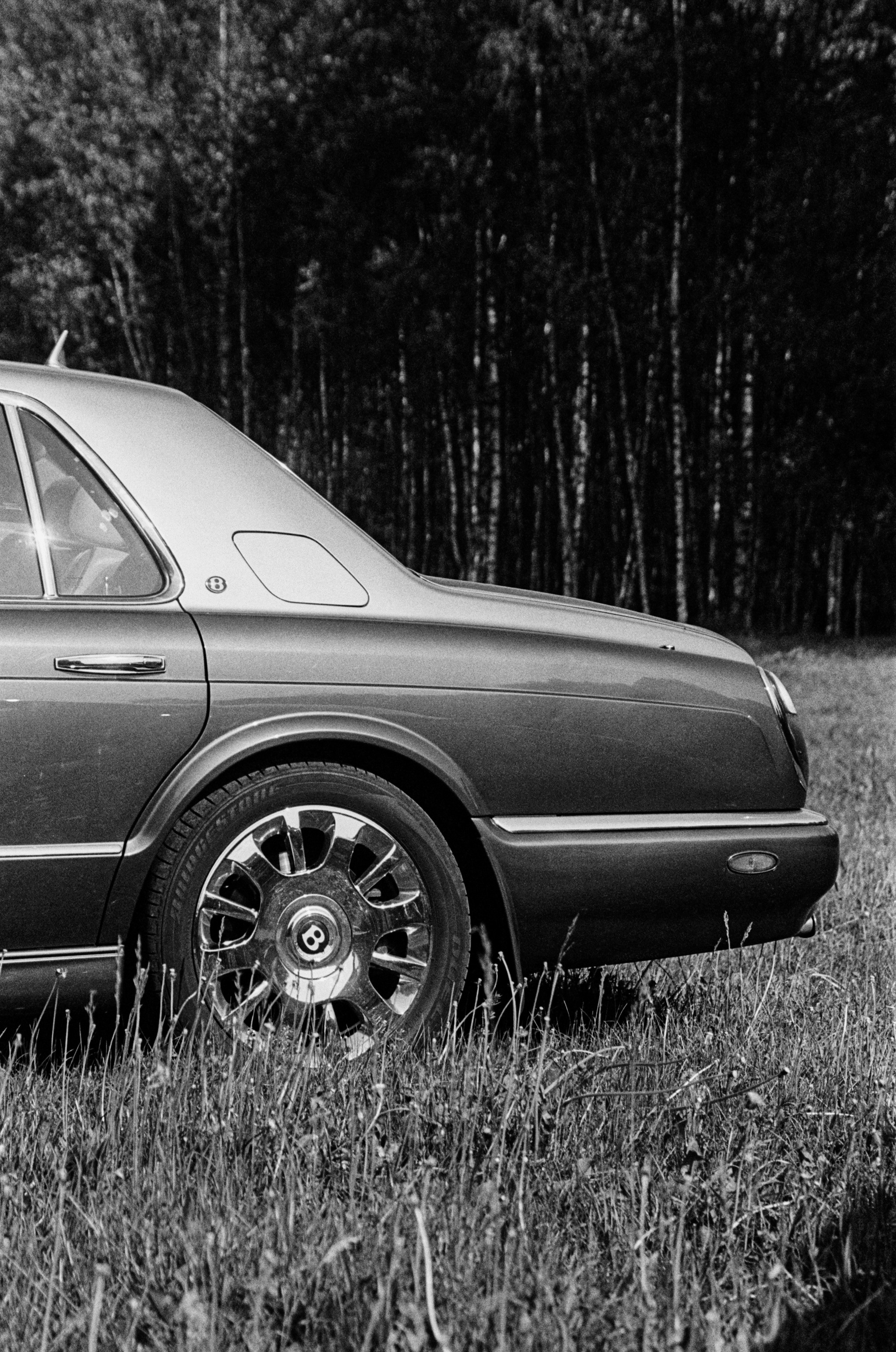 Плёночная фотосъемка автомобиля. Жуков Илья свадебный фотограф в Москве