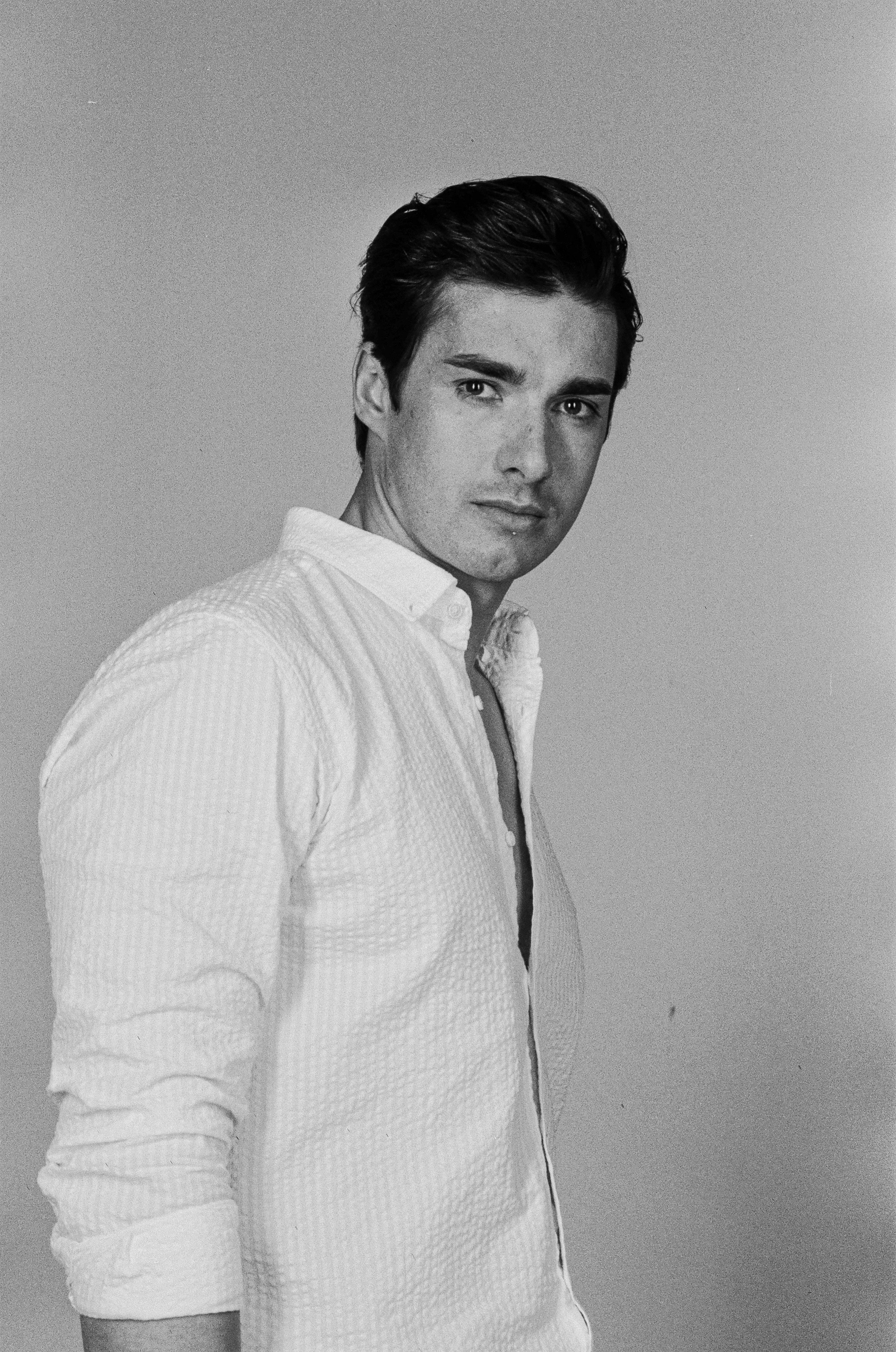 Студийная плёночная съемка парня. Жуков Илья свадебный фотограф в Москве