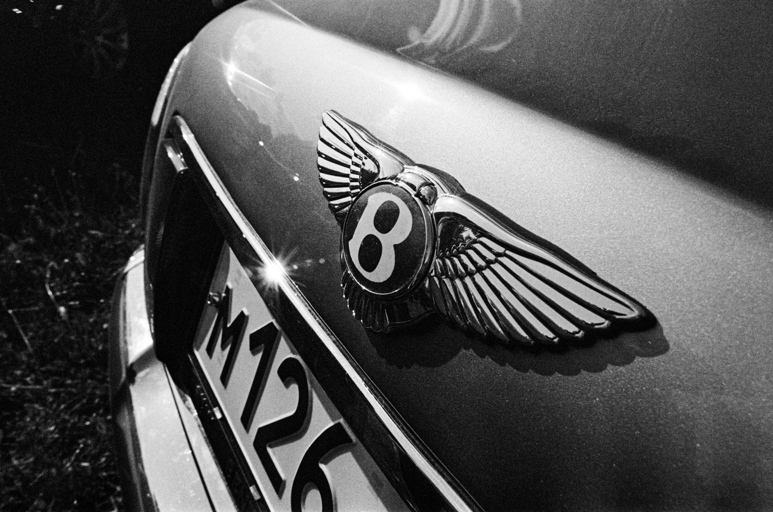 Плёночная фотосъемка автомобиля. Жуков Илья свадебный фотограф в Москве