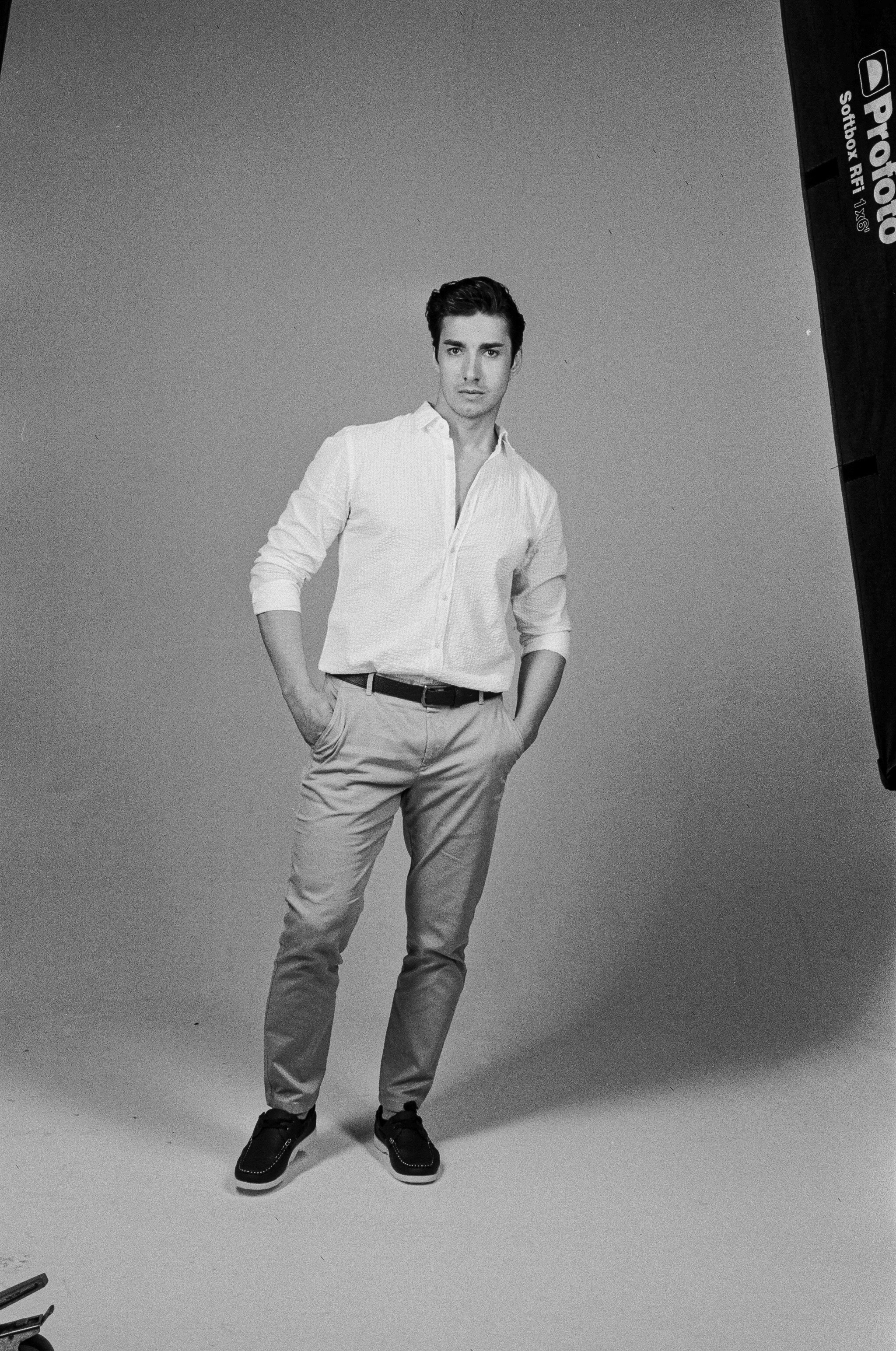 Студийная плёночная съемка парня. Жуков Илья свадебный фотограф в Москве