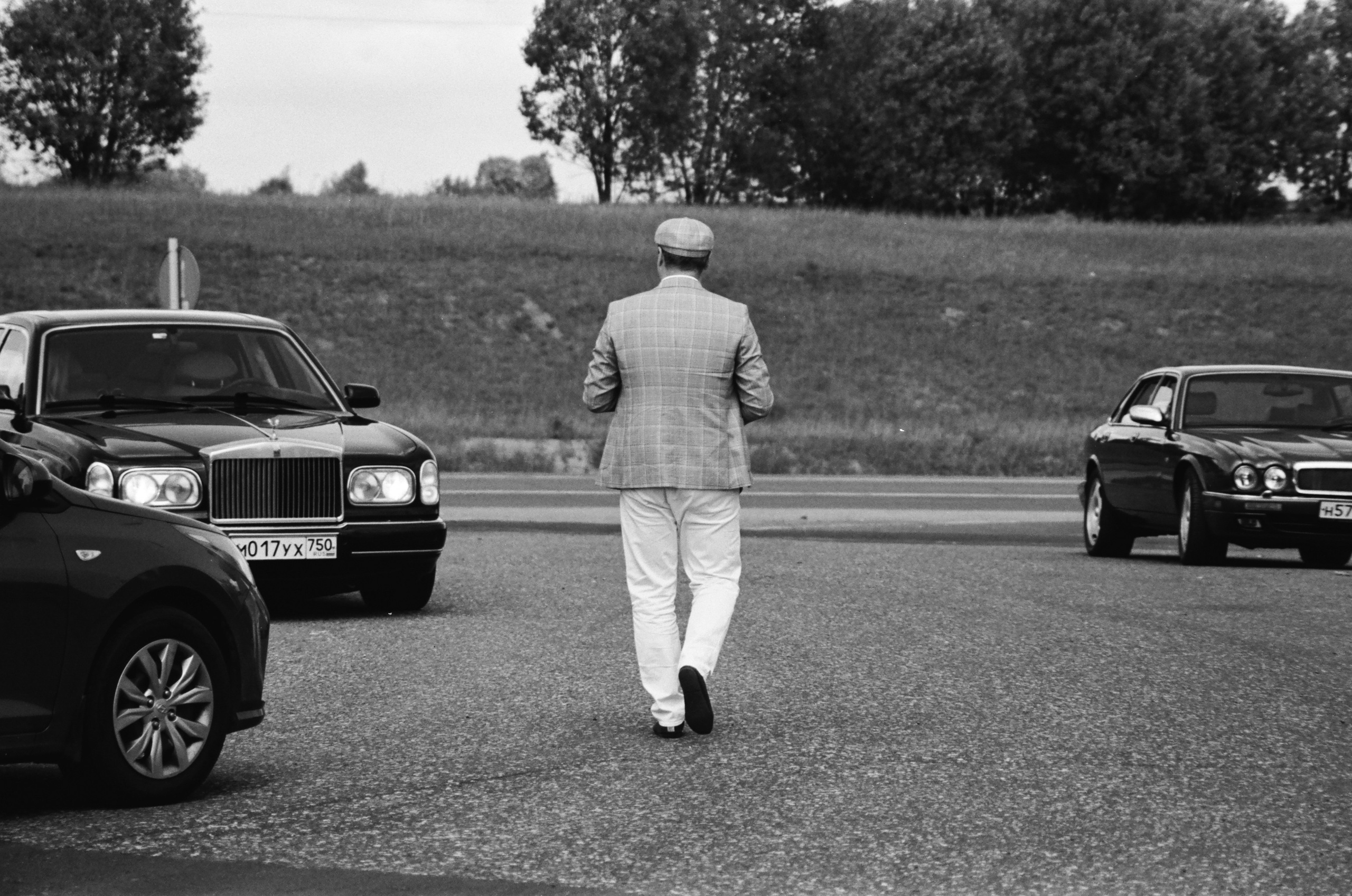 Плёночная фотосъемка автомобиля. Жуков Илья свадебный фотограф в Москве