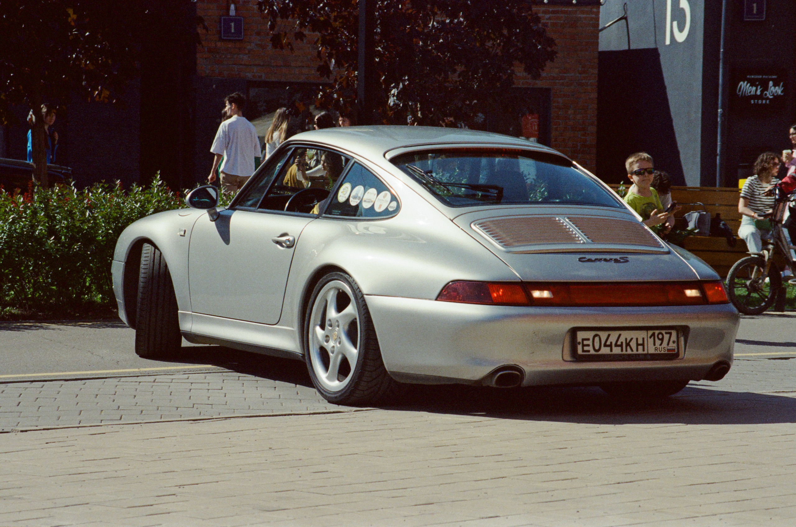 Фотосъемка с редкими автомобилями на хлебозаводе в Москве. Жуков Илья свадебный фотограф в Москве