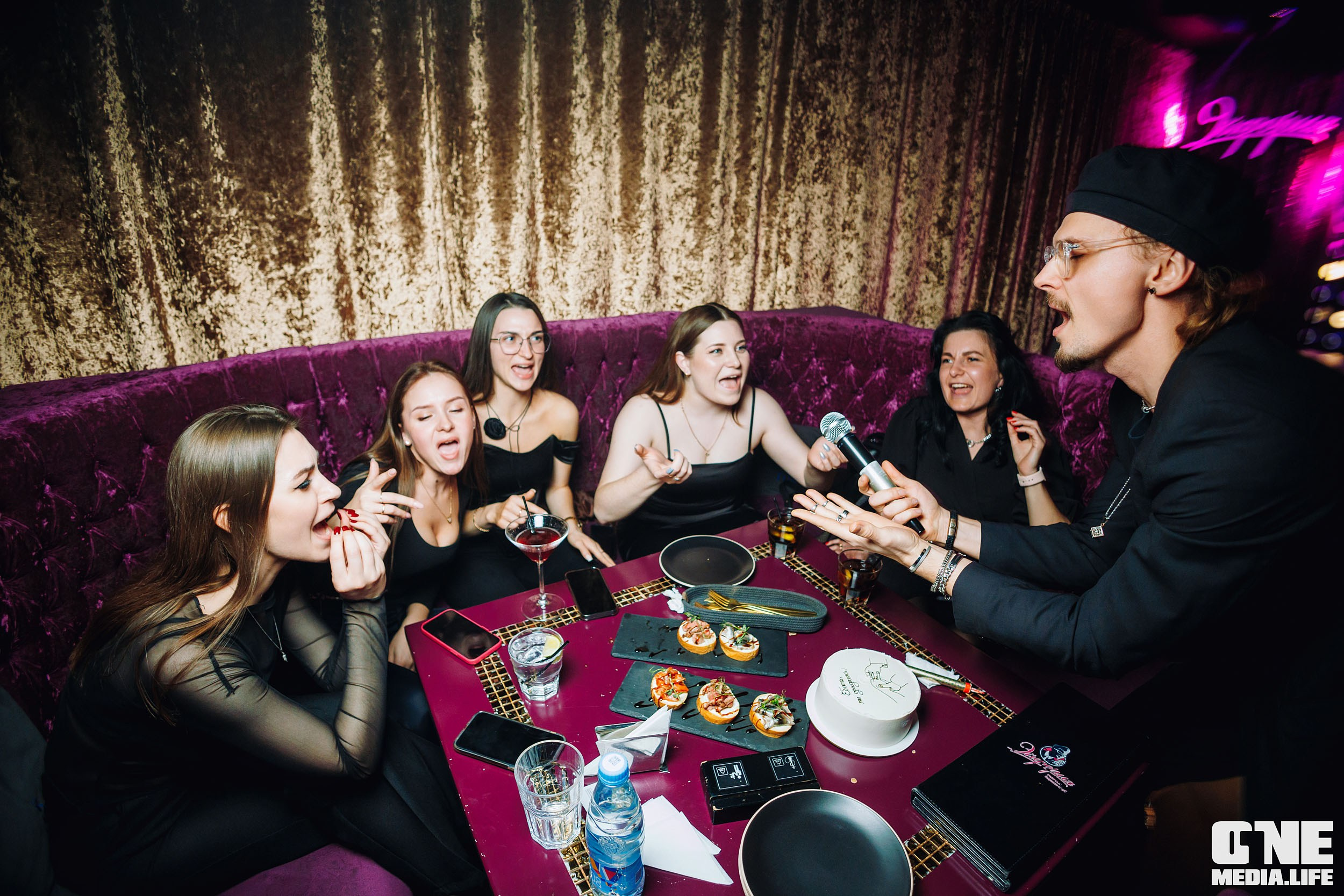 Фоторепортаж из караоке-клуба Эйфория. One Media Life: фоторепортажи, фотоотчеты с мероприятий и заведений