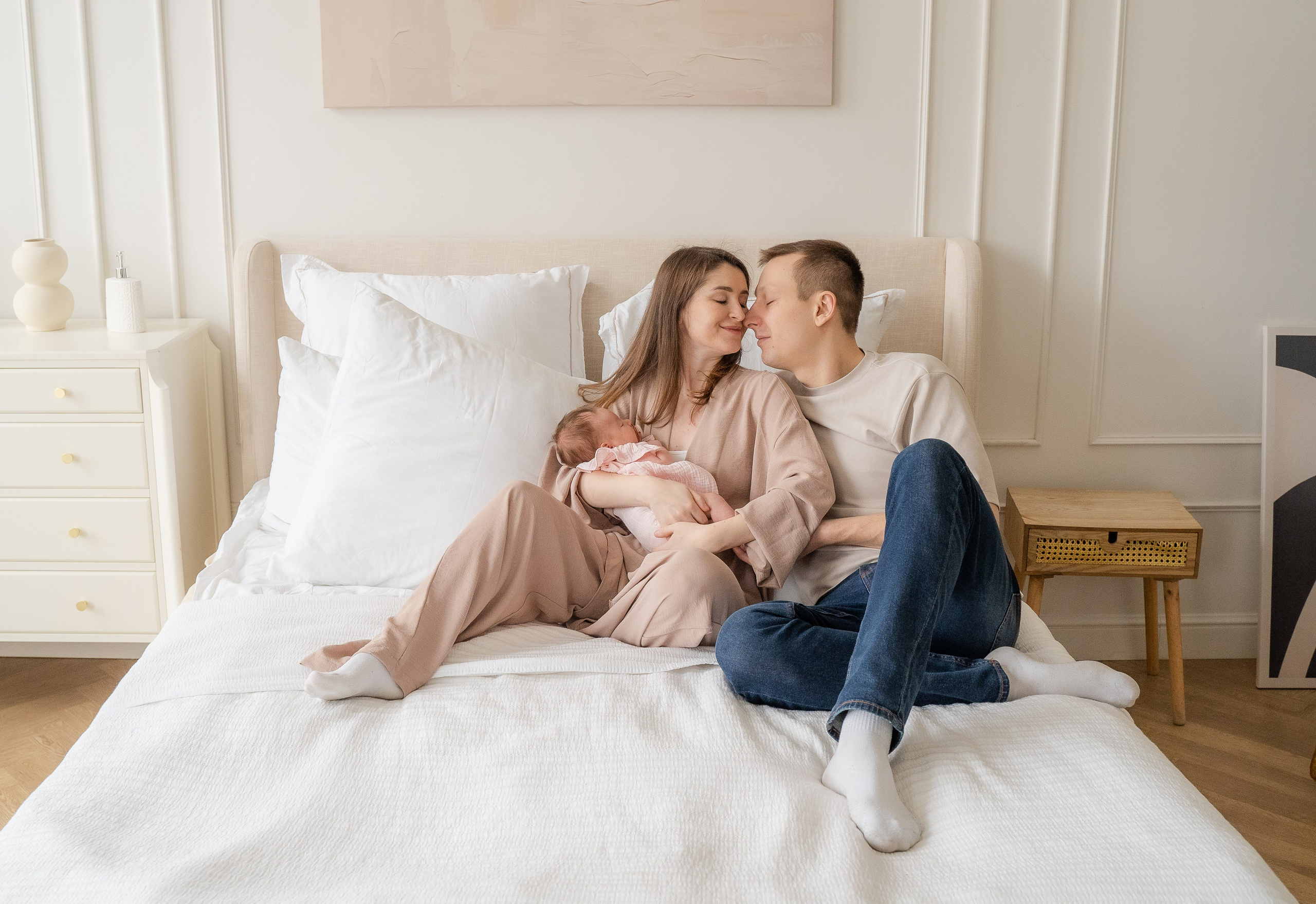 Лайфстайл фотосессия новорожденной в студии