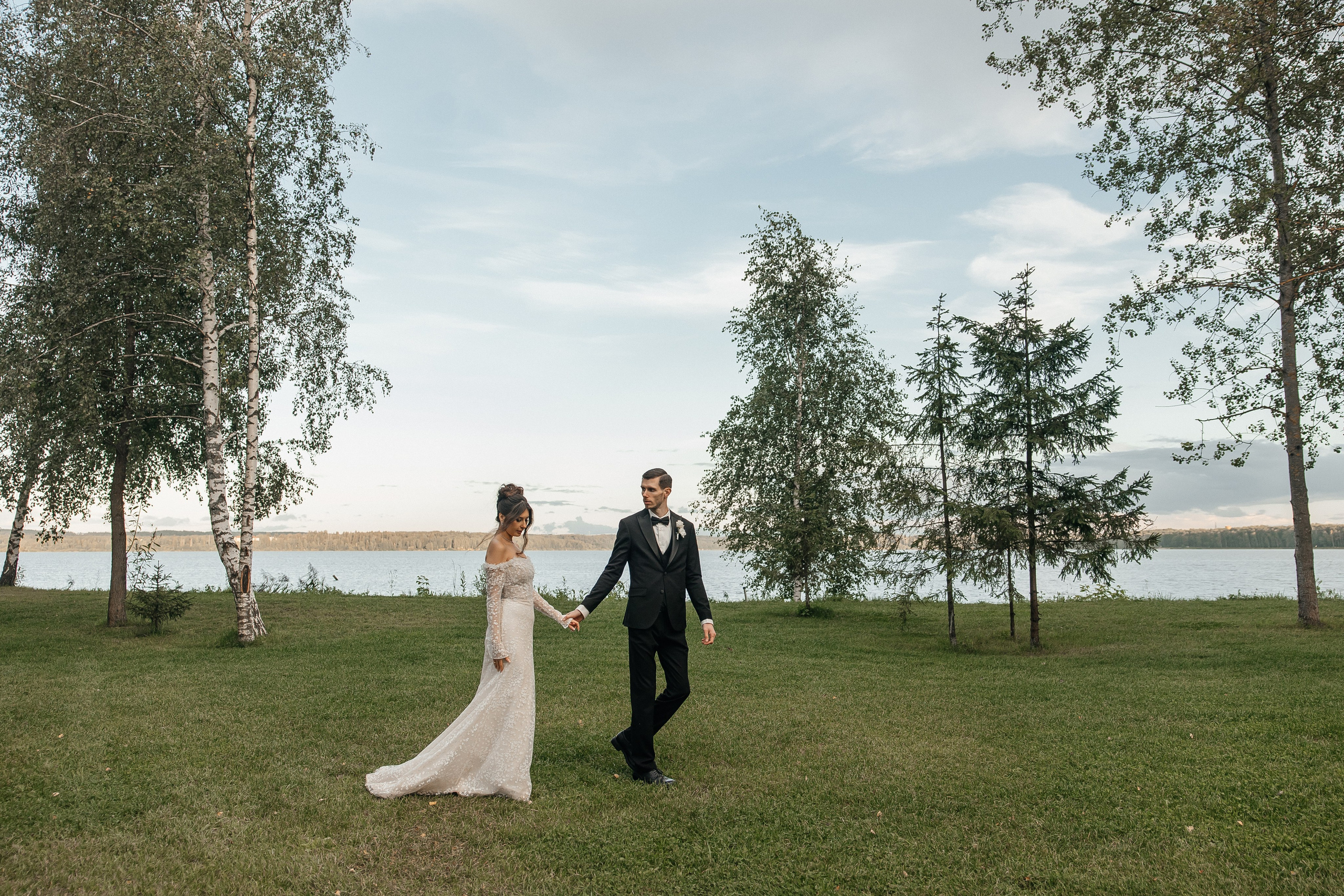 Свадебная фотосессия на площадке THE SUN LAKE VERANDA на озере Сенеж Солнечногорск