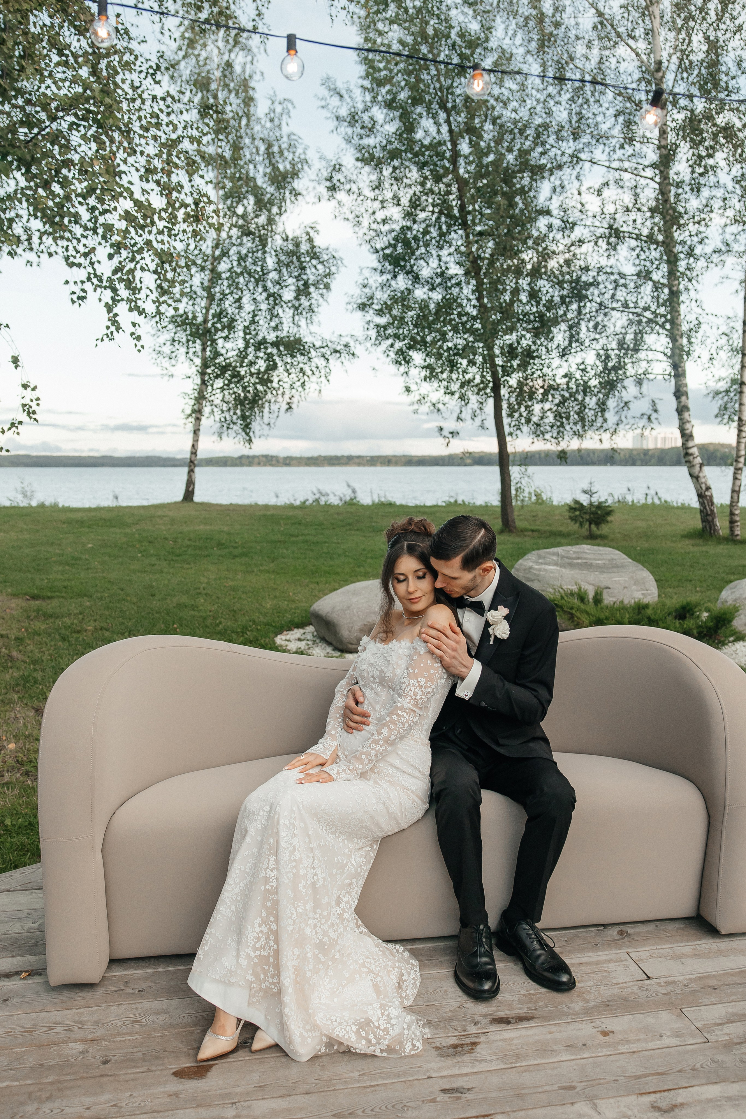 Свадебная фотосессия на площадке THE SUN LAKE VERANDA на озере Сенеж Солнечногорск