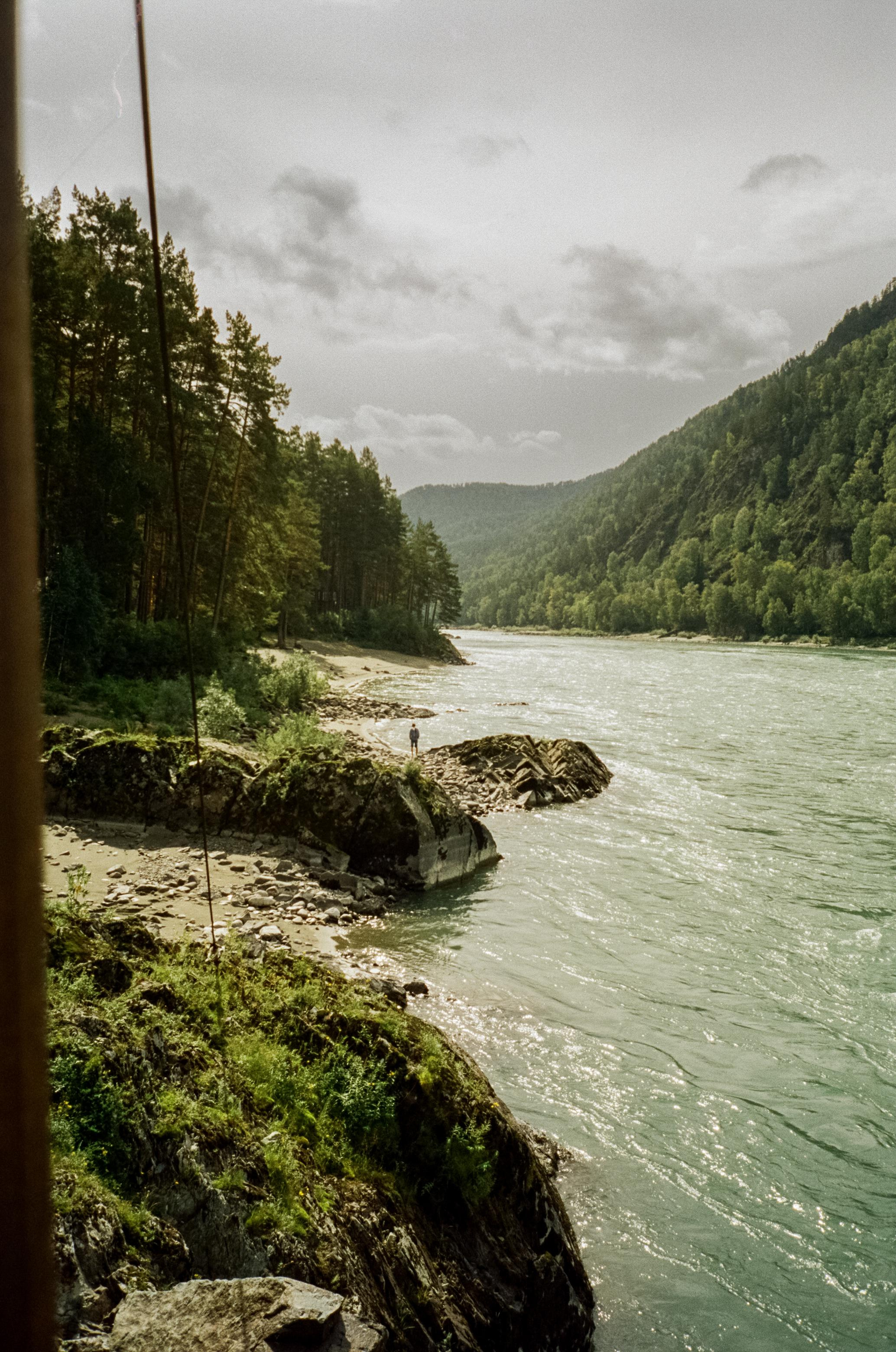 Кызыл-Таш на Катуни. Береговая вышка и скалы. Фотограф-документалист Мария Осокина