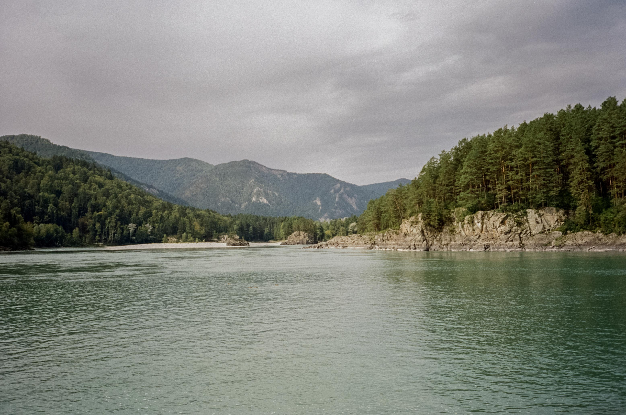 Кызыл-Таш на Катуни. Береговая вышка и скалы. Фотограф-документалист Мария Осокина