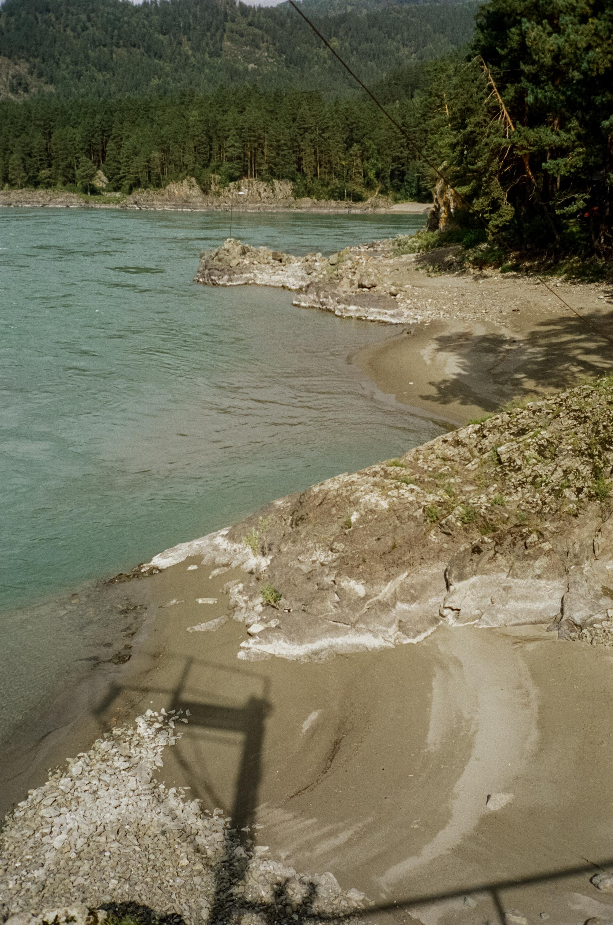 Кызыл-Таш на Катуни. Береговая вышка и скалы. Фотограф-документалист Мария Осокина