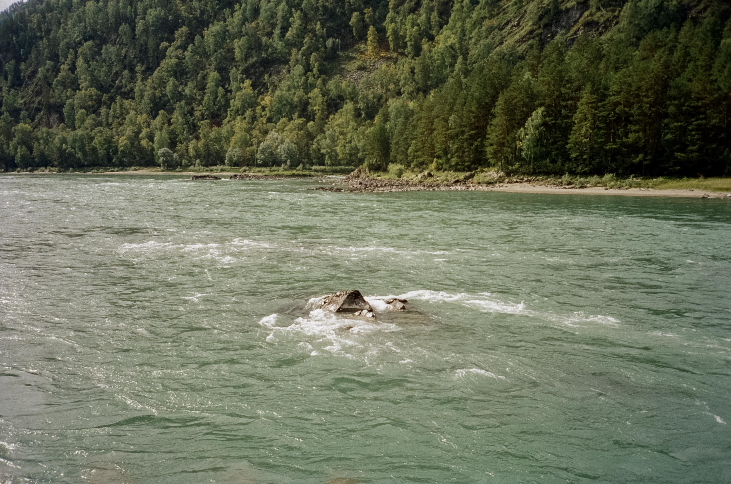 Кызыл-Таш на Катуни. Береговая вышка и скалы. Фотограф-документалист Мария Осокина