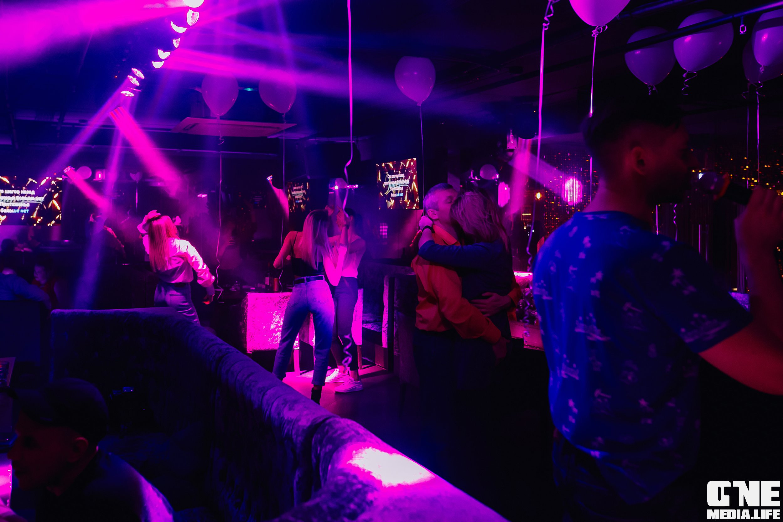 Фотоотчет из караоке клуба Эйфория в Калининграде. One Media Life: фоторепортажи, фотоотчеты с мероприятий и заведений